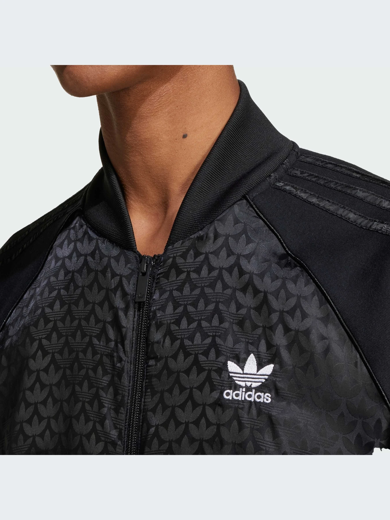 Худи и свитшоты Adidas Graphics модель IZ2541 Худи и свитшоты Adidas Graphics модель IZ2541 Фото