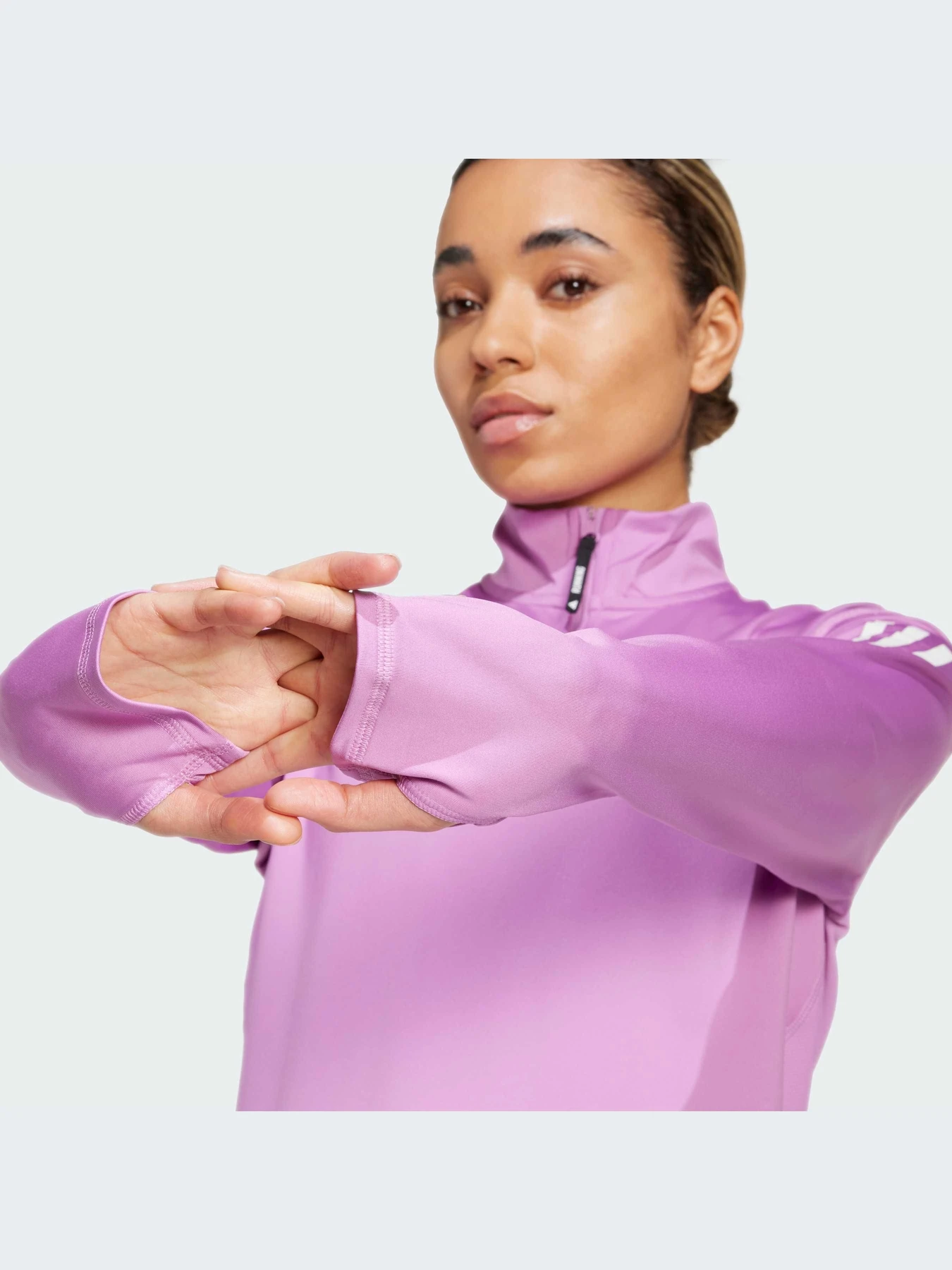 Худи и свитшоты Adidas модель IV5510 Худи и свитшоты Adidas модель IV5510 Фото