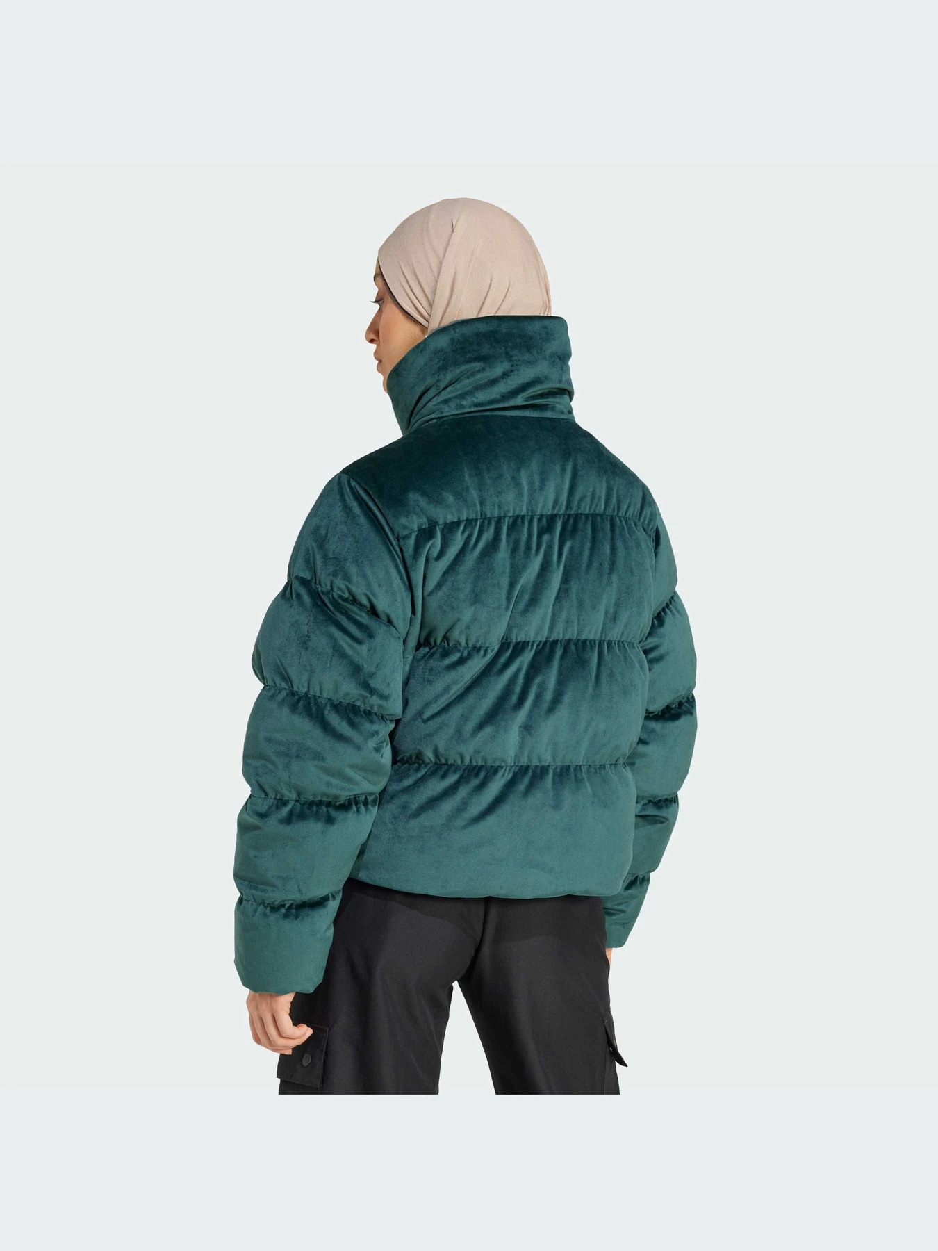 Куртки и дубленки Adidas модель IW8438 Куртки и дубленки Adidas модель IW8438 Фото