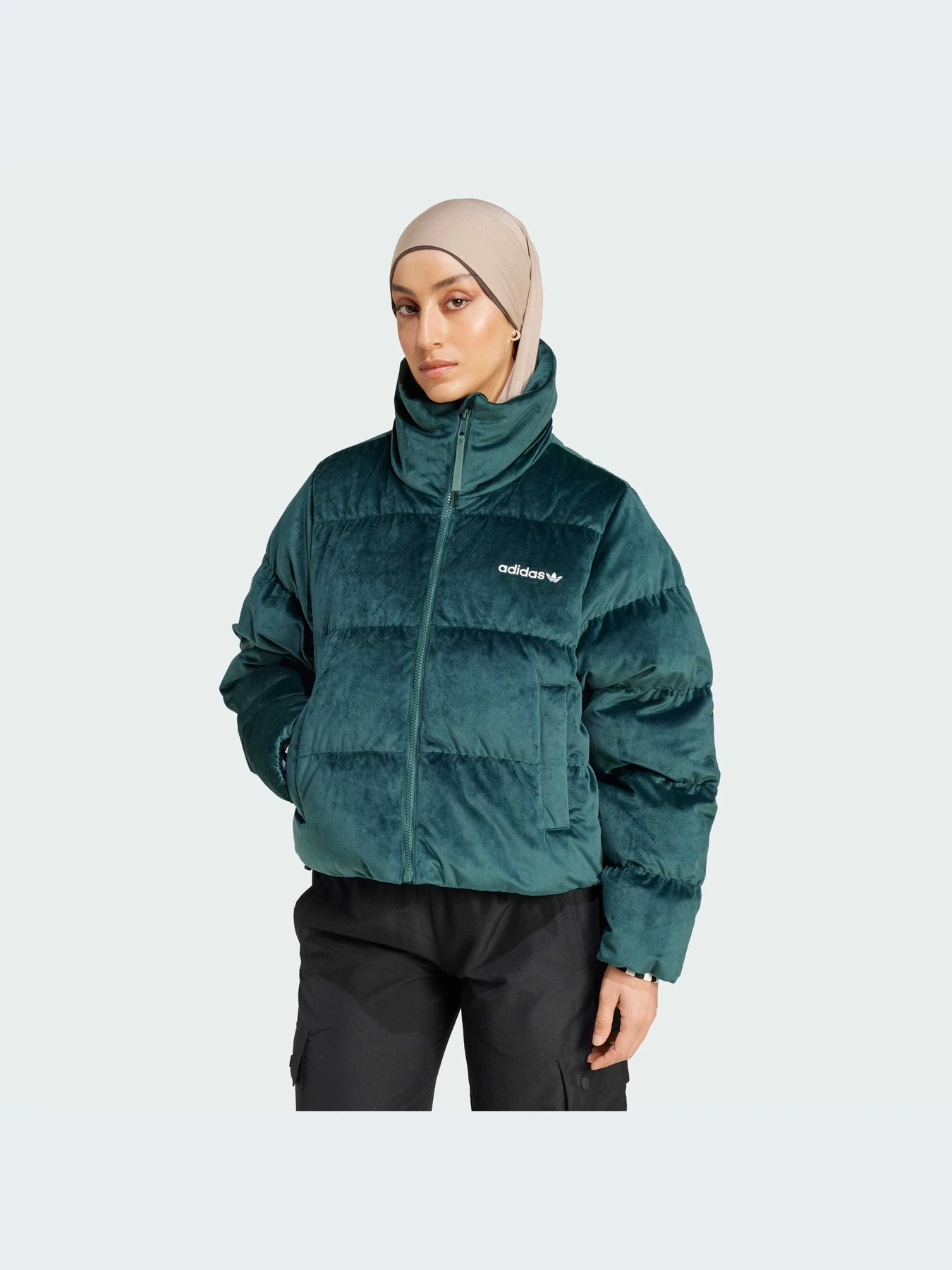 Куртки и дубленки Adidas модель IW8438 Куртки и дубленки Adidas модель IW8438 Фото
