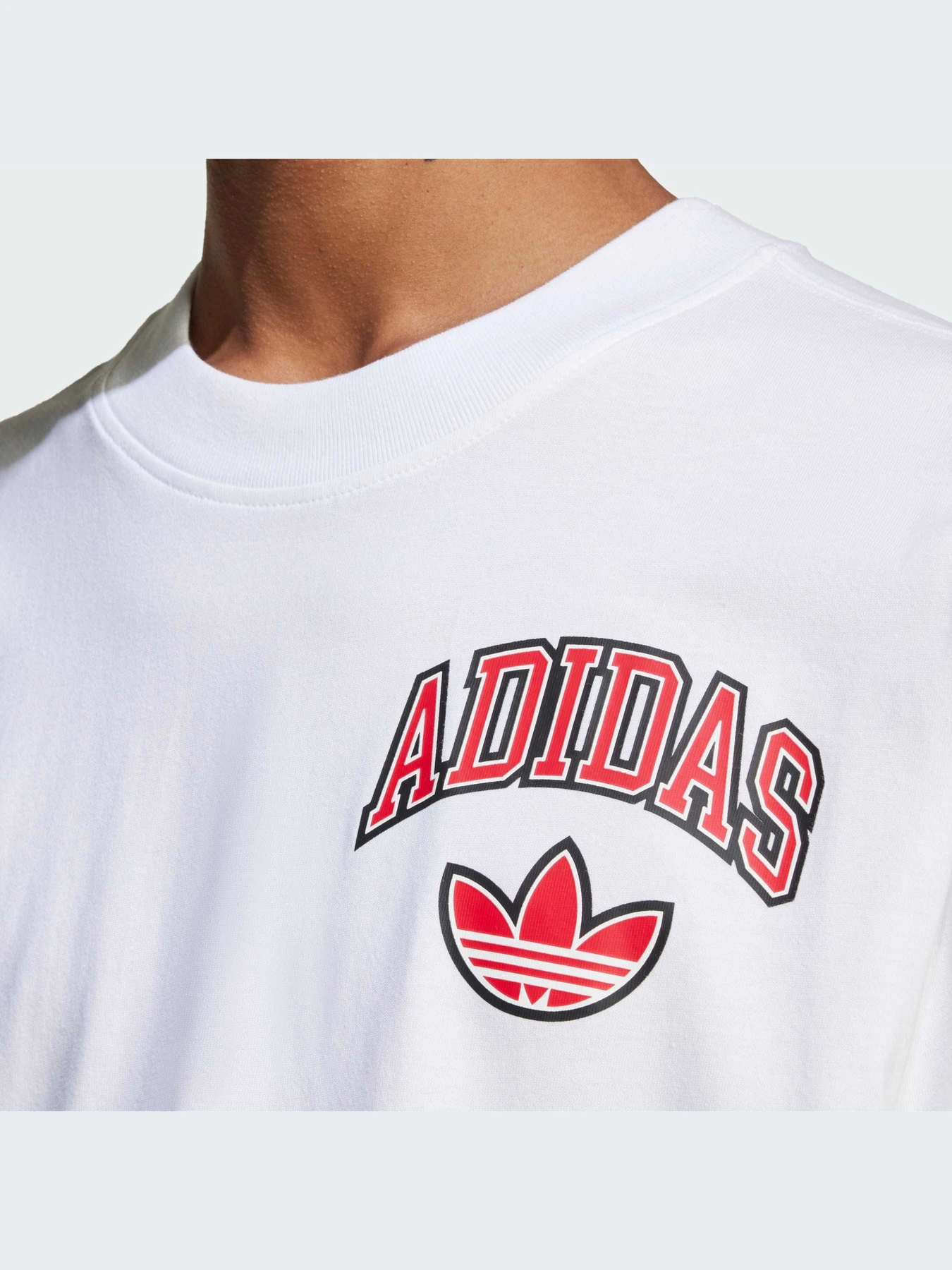 Футболки і поло Adidas Graphics модель IZ2556 Футболки і поло Adidas Graphics модель IZ2556 Фото