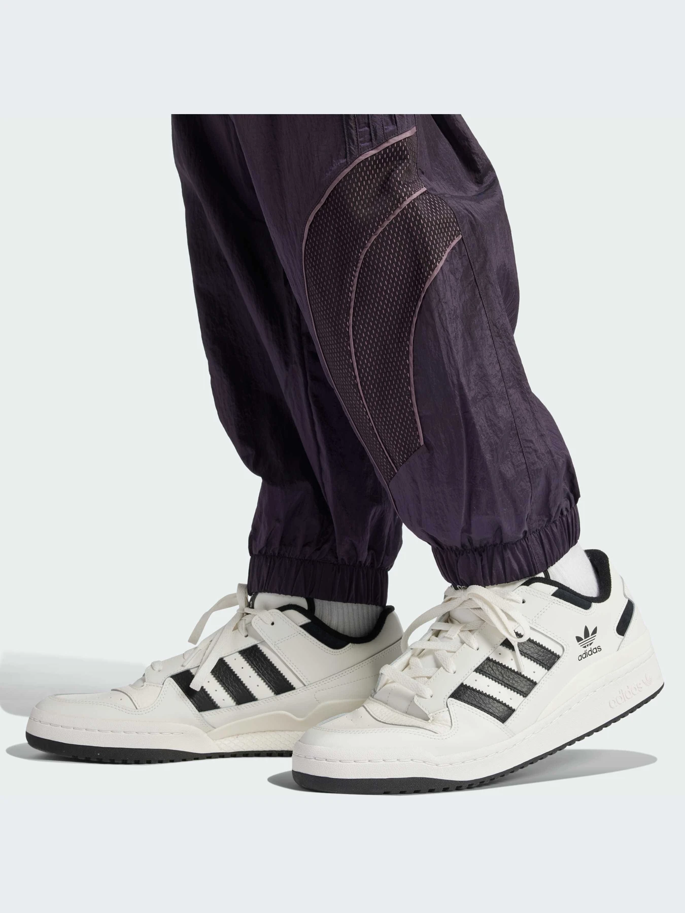 Штани Adidas модель IZ2610 Штани Adidas модель IZ2610 Фото