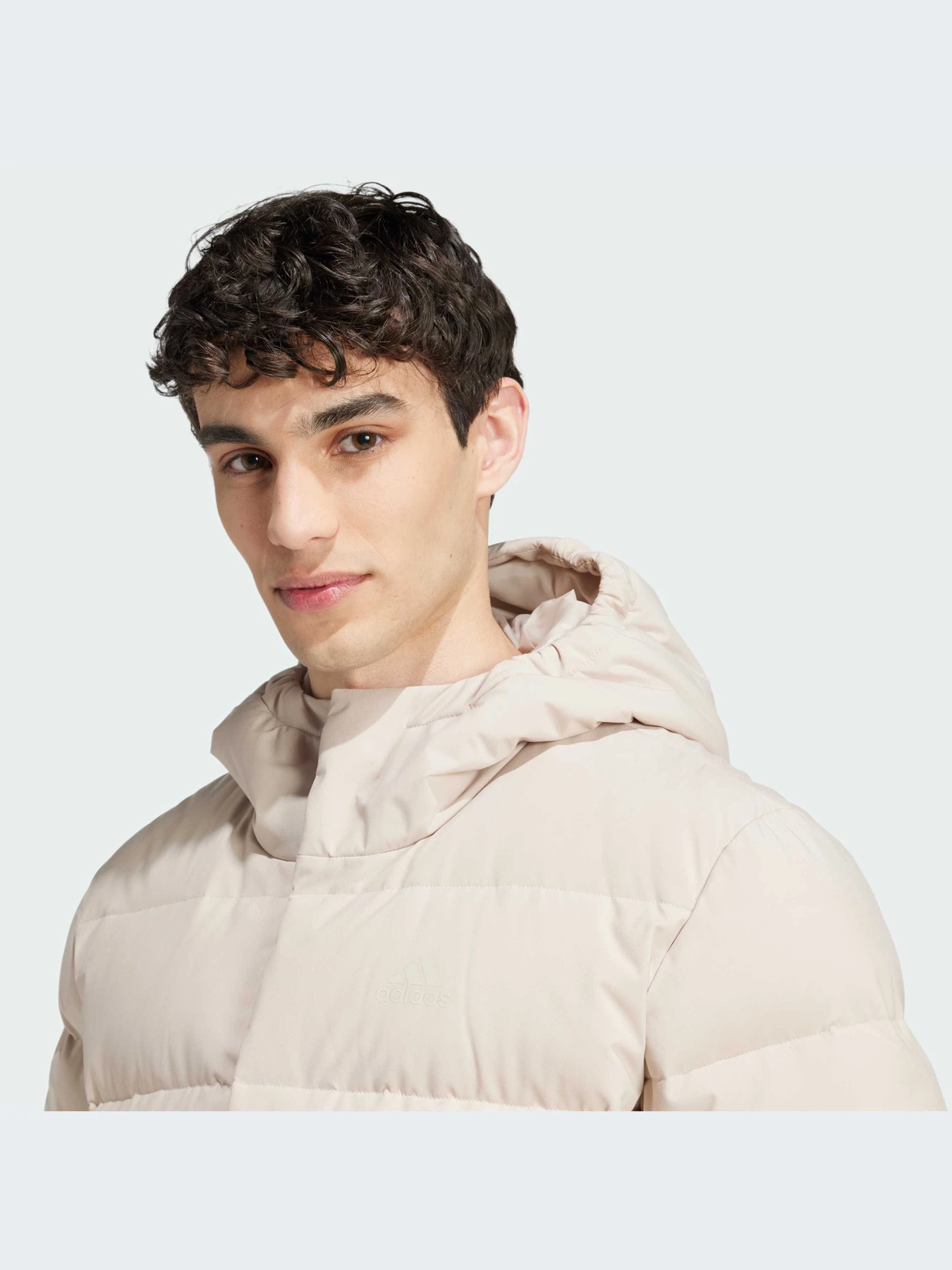 Куртки и дубленки Adidas модель IZ4702 Куртки и дубленки Adidas модель IZ4702 Фото