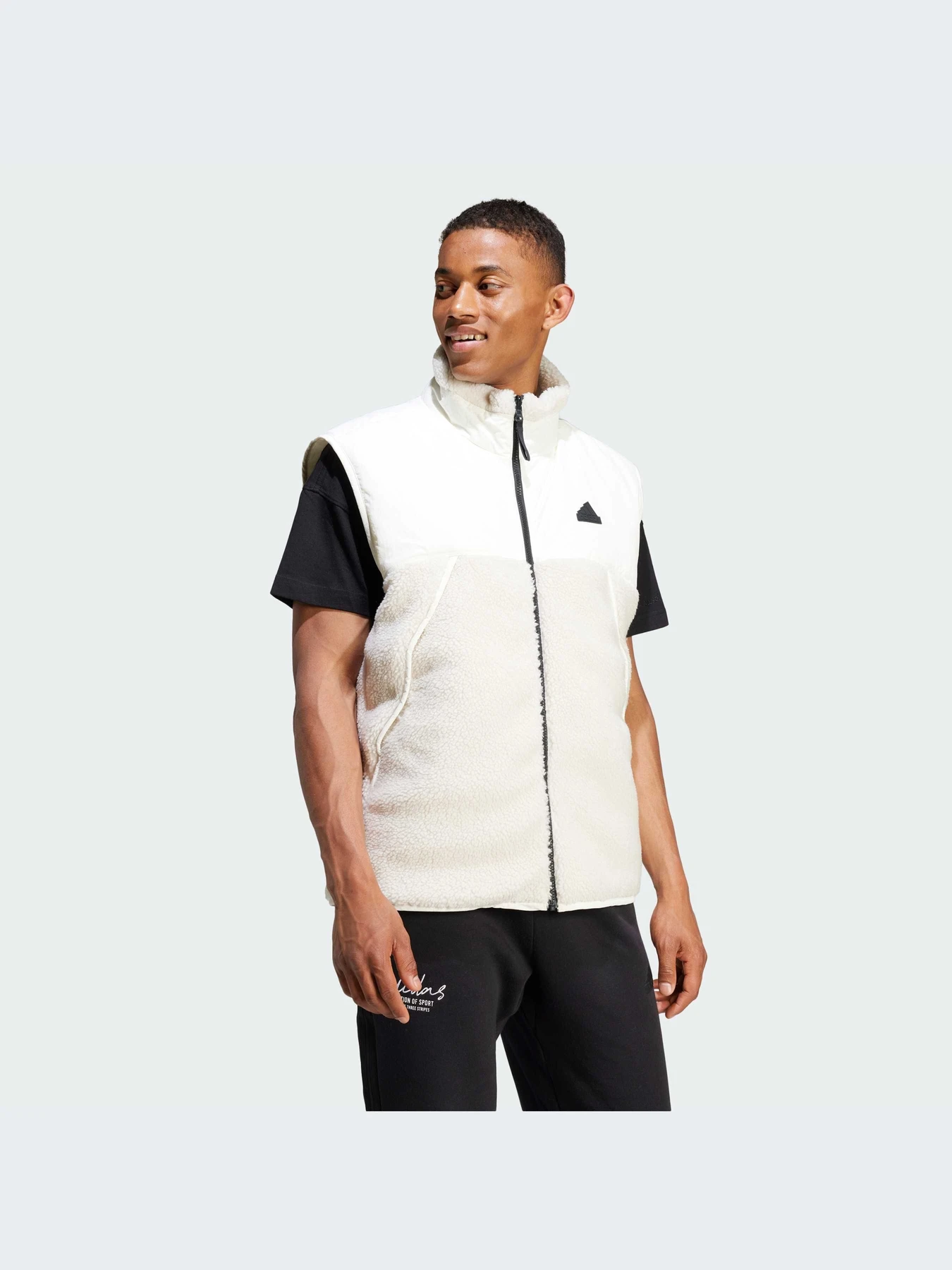 Куртки и дубленки Adidas модель IZ4658 Куртки и дубленки Adidas модель IZ4658 Фото