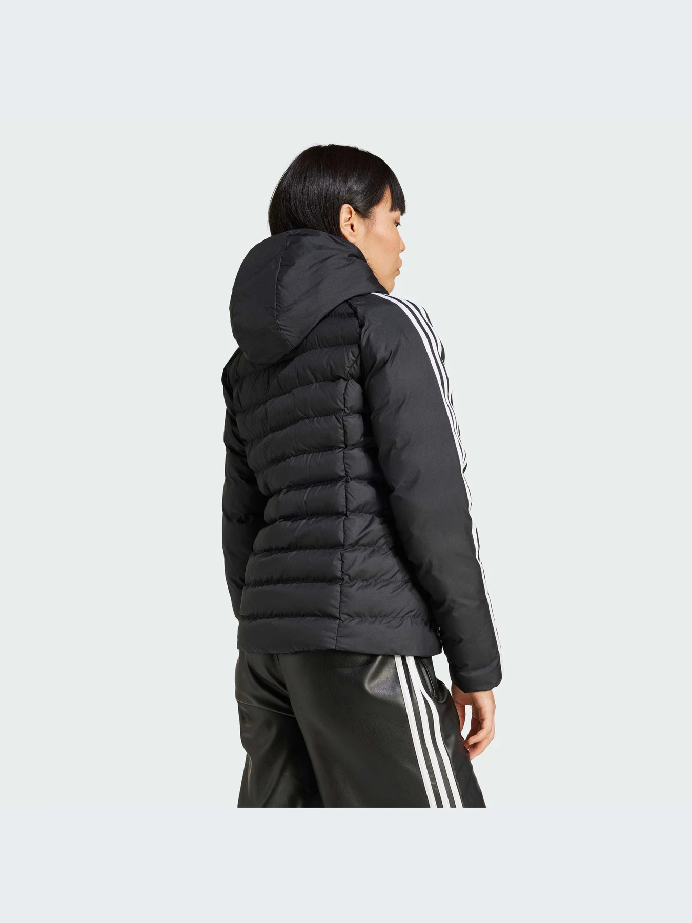 Куртки и дубленки Adidas Adicolor модель IW5849 Фото