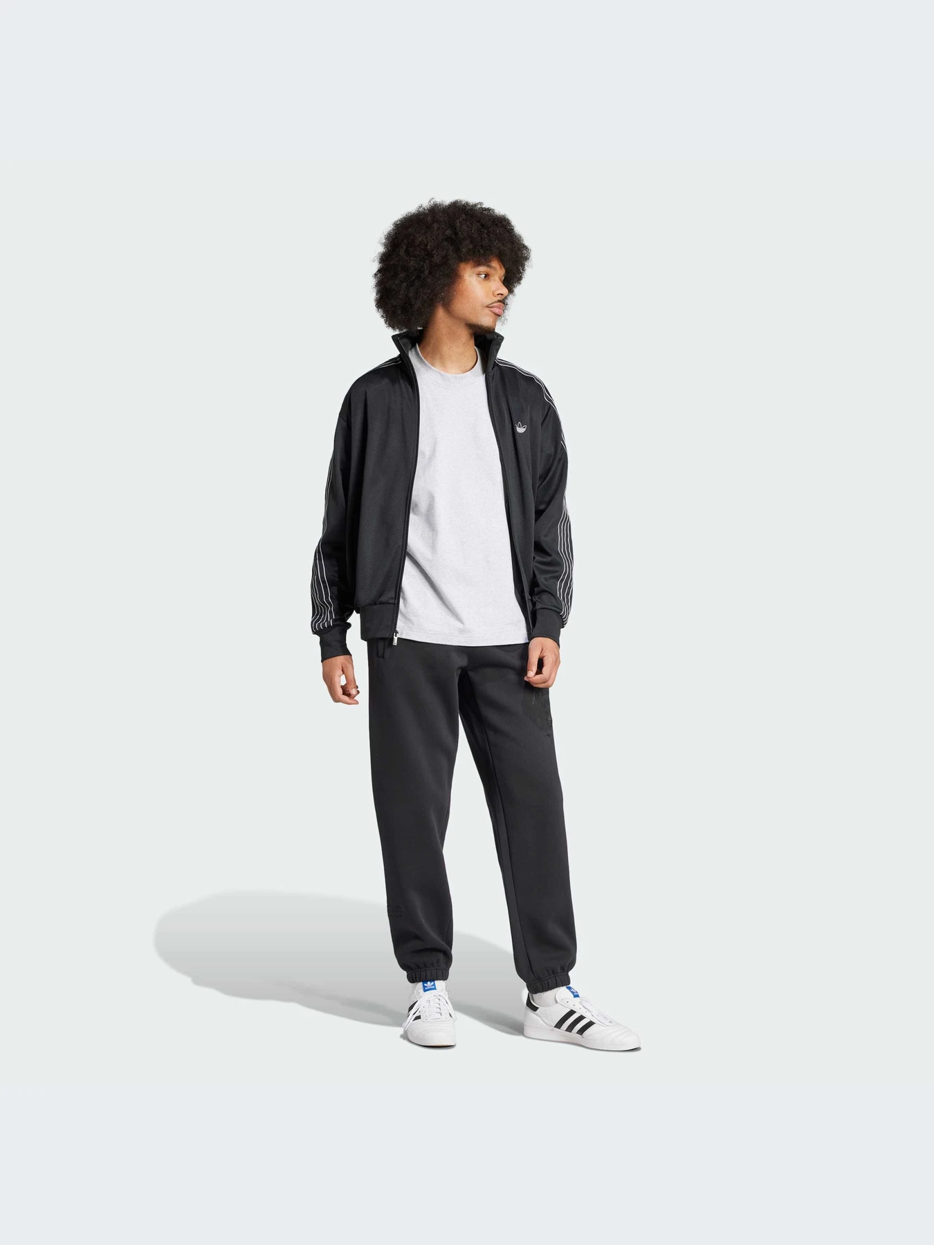 Штани Adidas Graphics модель IZ2565 Штани Adidas Graphics модель IZ2565 Фото