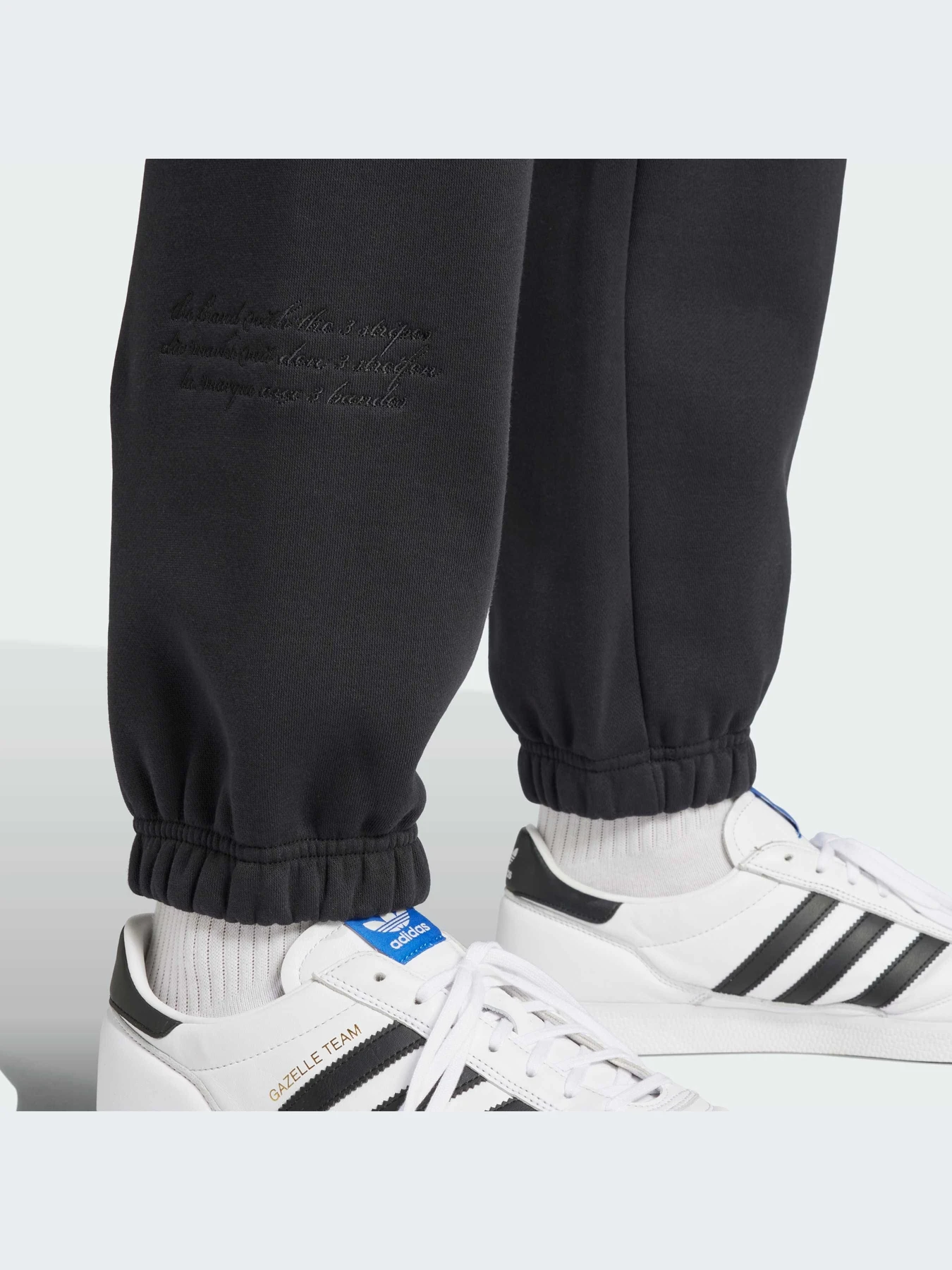 Штани Adidas Graphics модель IZ2565 Штани Adidas Graphics модель IZ2565 Фото
