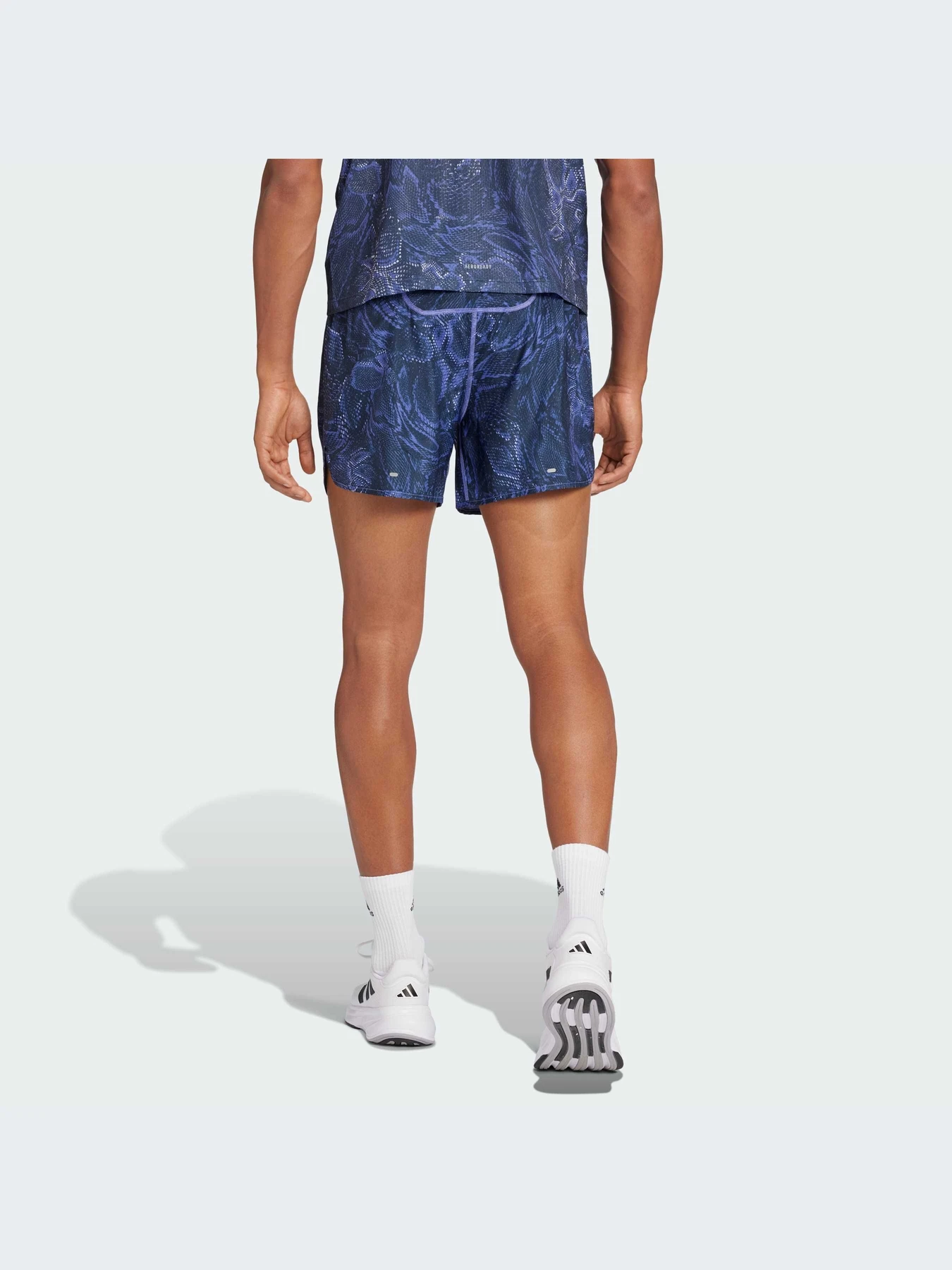 Шорты Adidas модель IV9977 Шорты Adidas модель IV9977 Фото