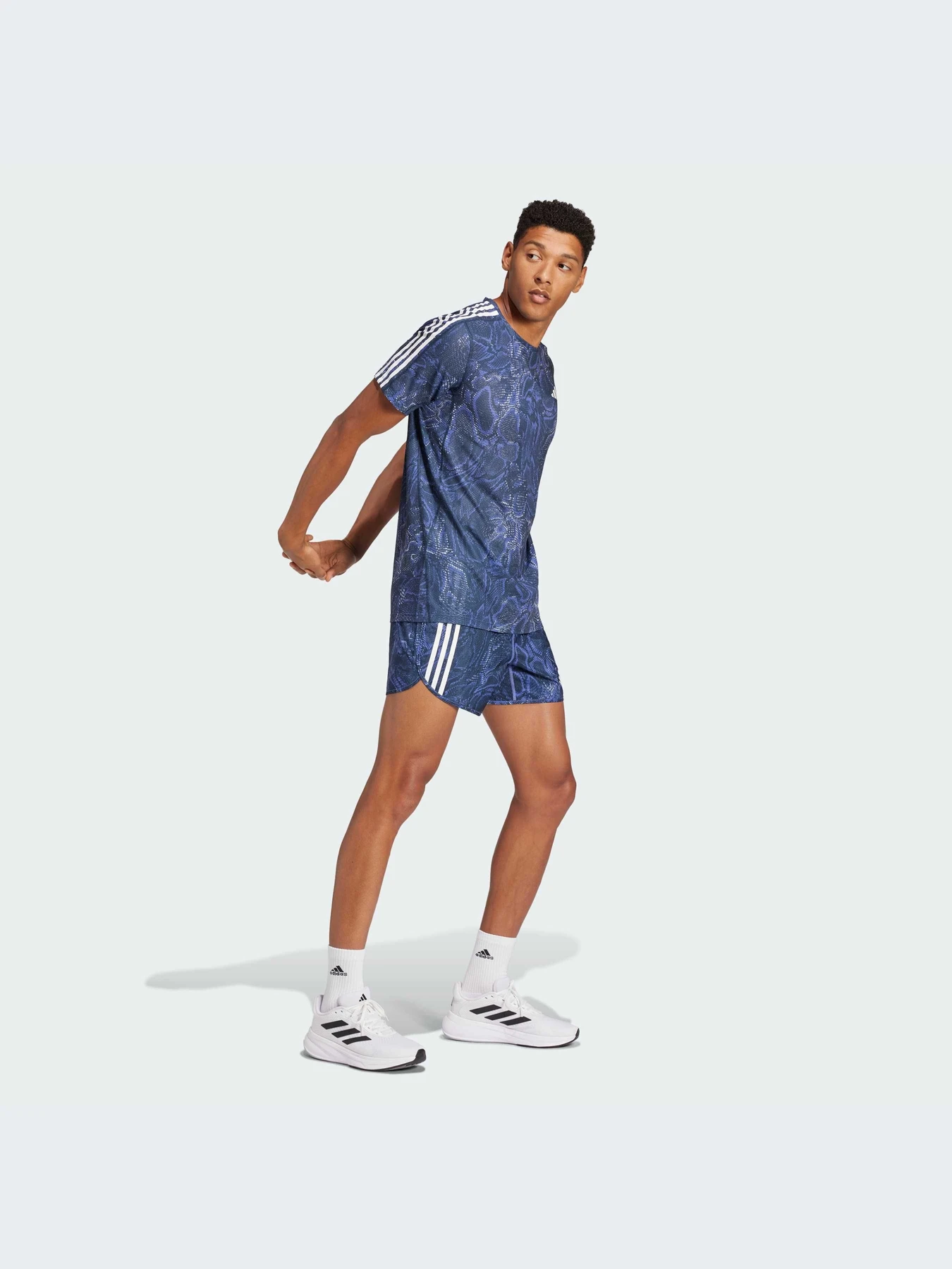 Шорты Adidas модель IV9977 Шорты Adidas модель IV9977 Фото