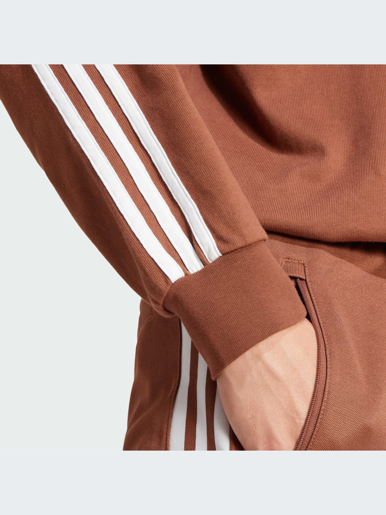 Футболки і поло Adidas Adicolor модель IZ2469 Футболки і поло Adidas Adicolor модель IZ2469 Фото