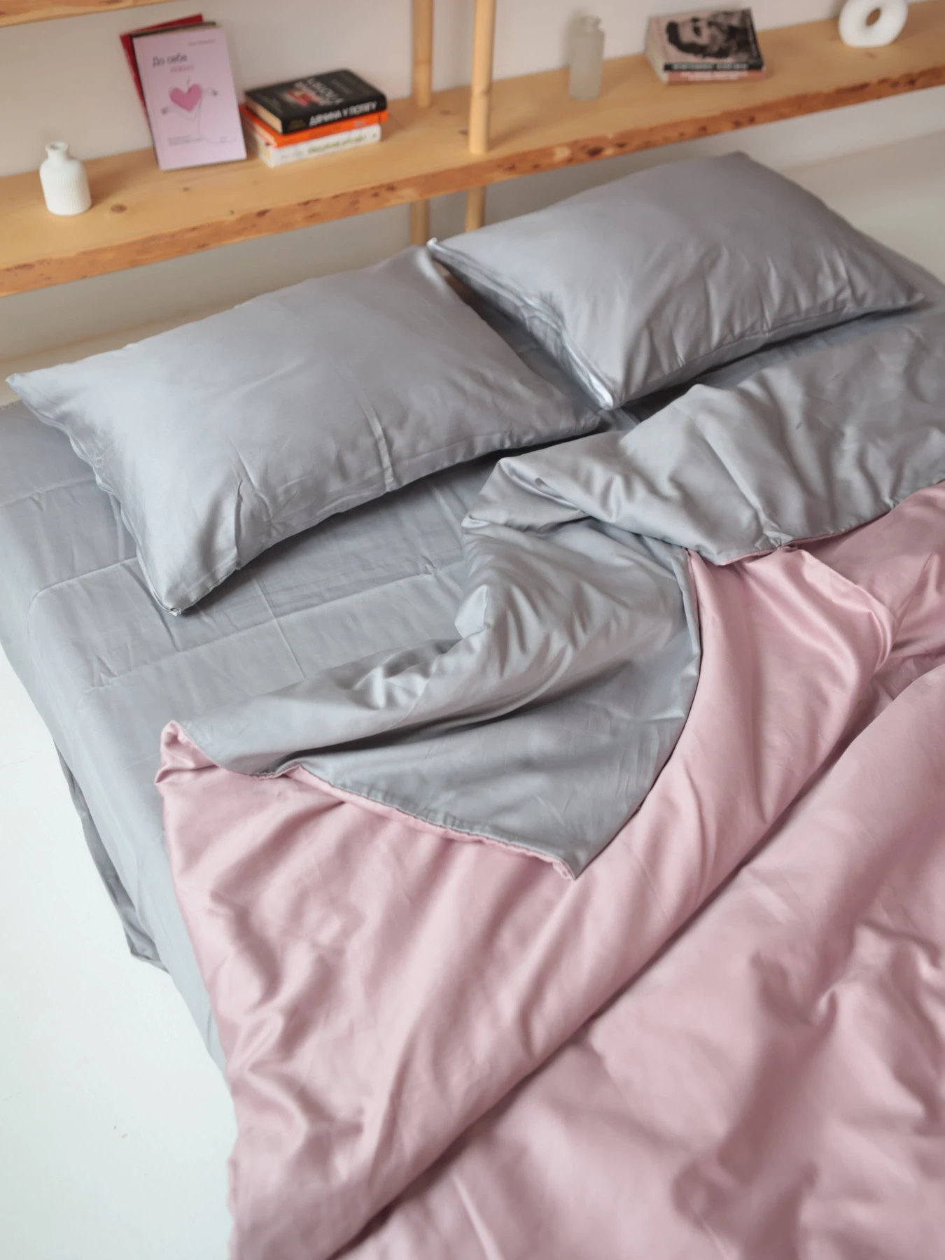 Комплект постільної білизни з тканини Сатин колір Сіро-рожевий BedclozZzes модель 18631 Комплект постільної білизни з тканини Сатин колір Сіро-рожевий BedclozZzes модель 18631 Фото
