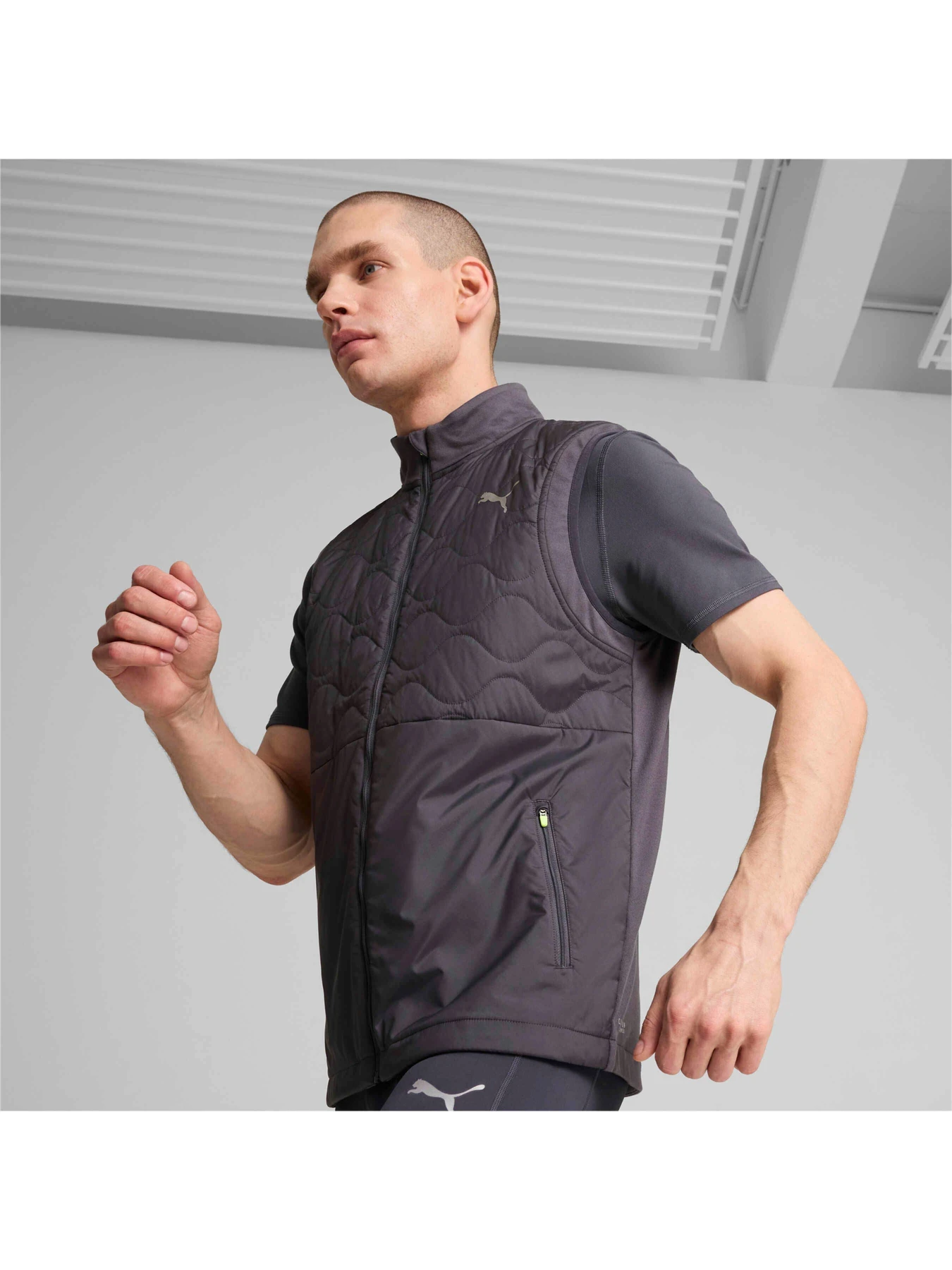 Куртки и дубленки PUMA Run Cloudspun Wrmlbl Vest модель 524028 Куртки и дубленки PUMA Run Cloudspun Wrmlbl Vest модель 524028 Фото