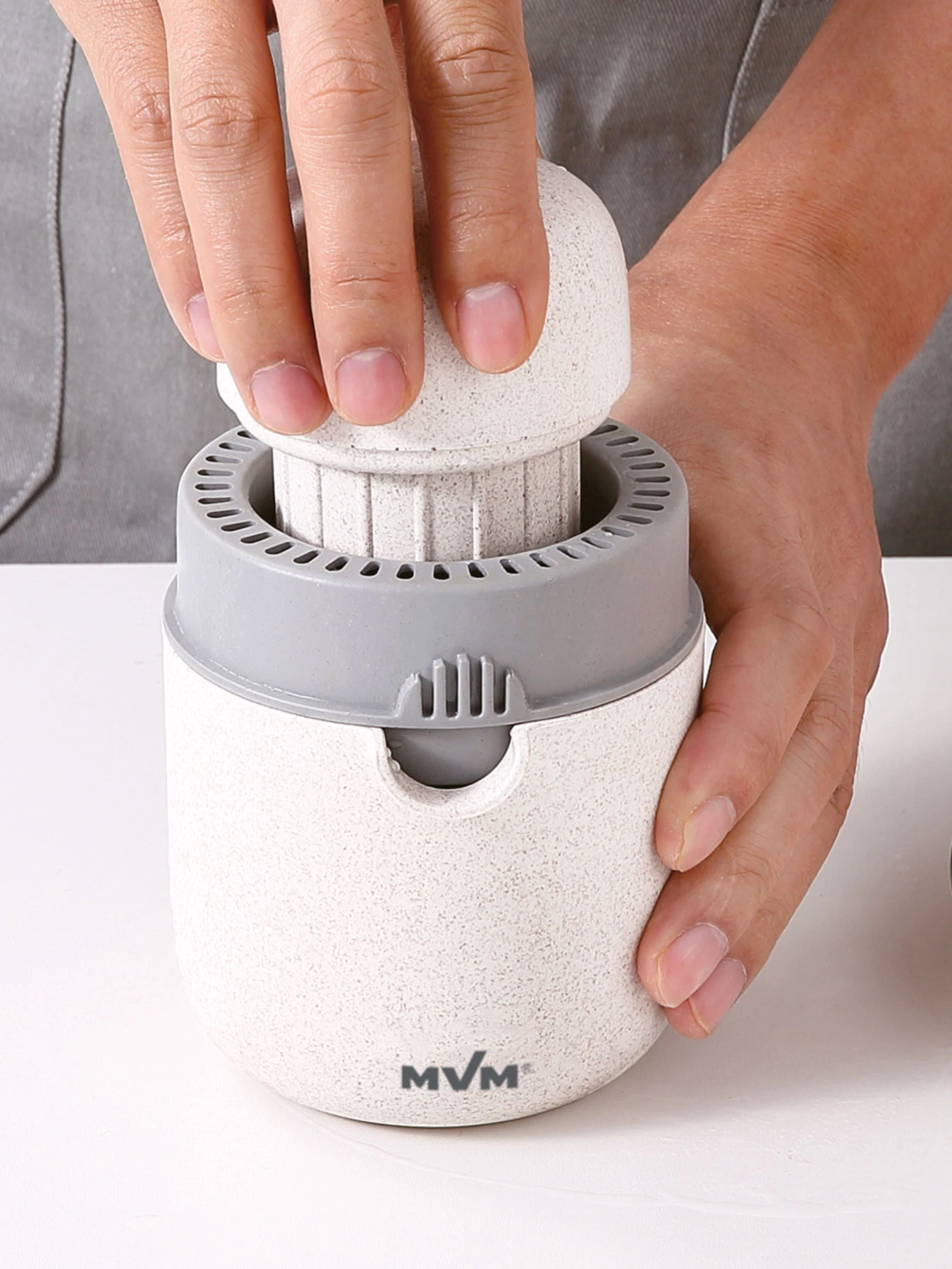 Соковитискач ручний для фруктів MBM HOME модель KP-06 WHITE Фото