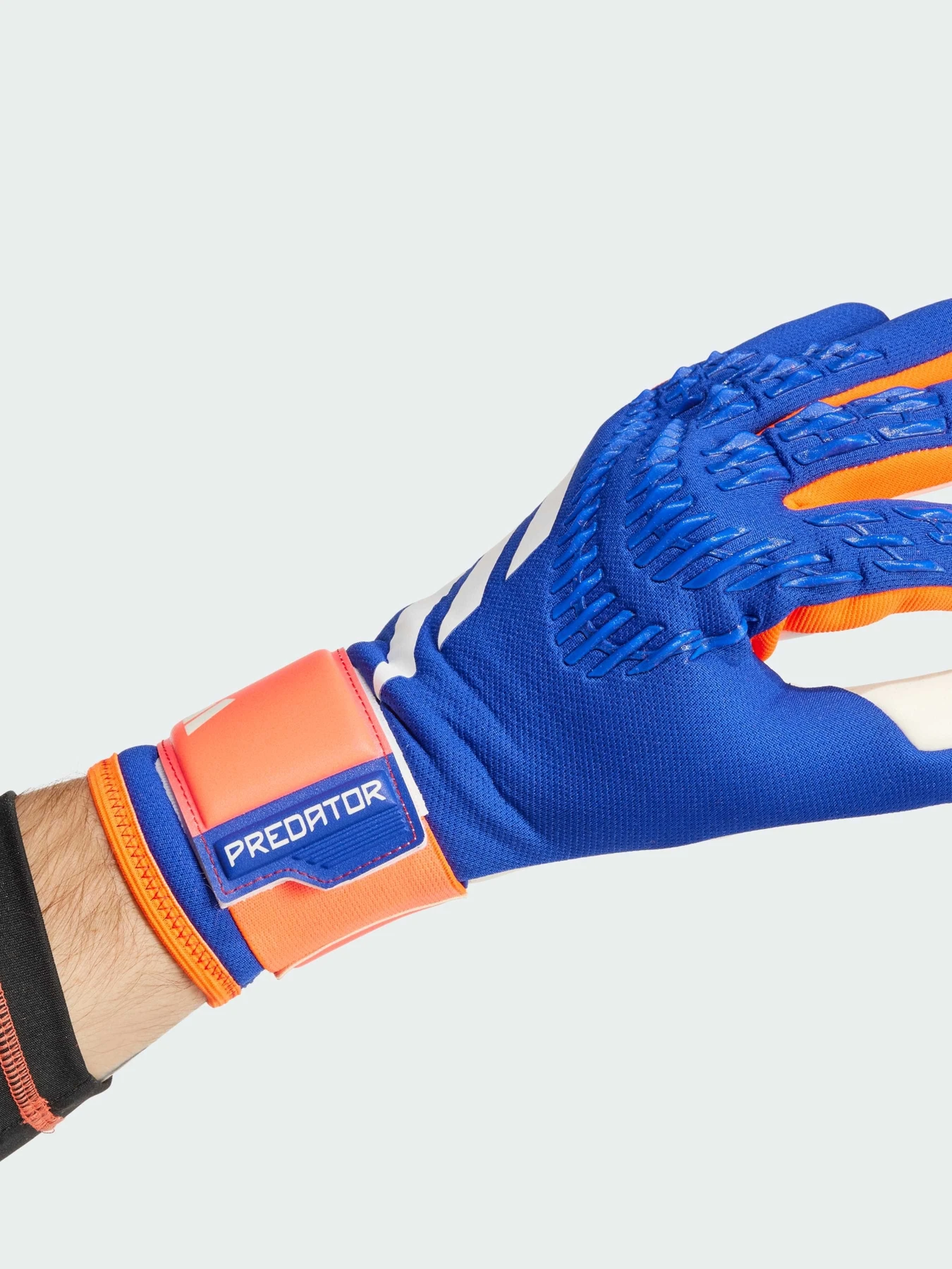 Перчатки для спорта Adidas Predator модель IX3860 Перчатки для спорта Adidas Predator модель IX3860 Фото