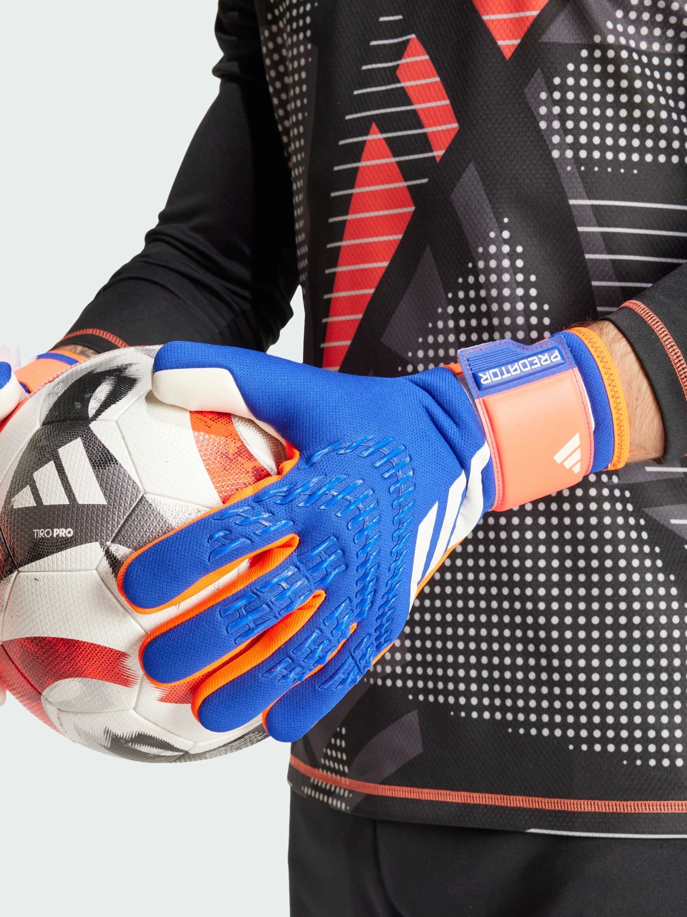 Перчатки для спорта Adidas Predator модель IX3860 Перчатки для спорта Adidas Predator модель IX3860 Фото
