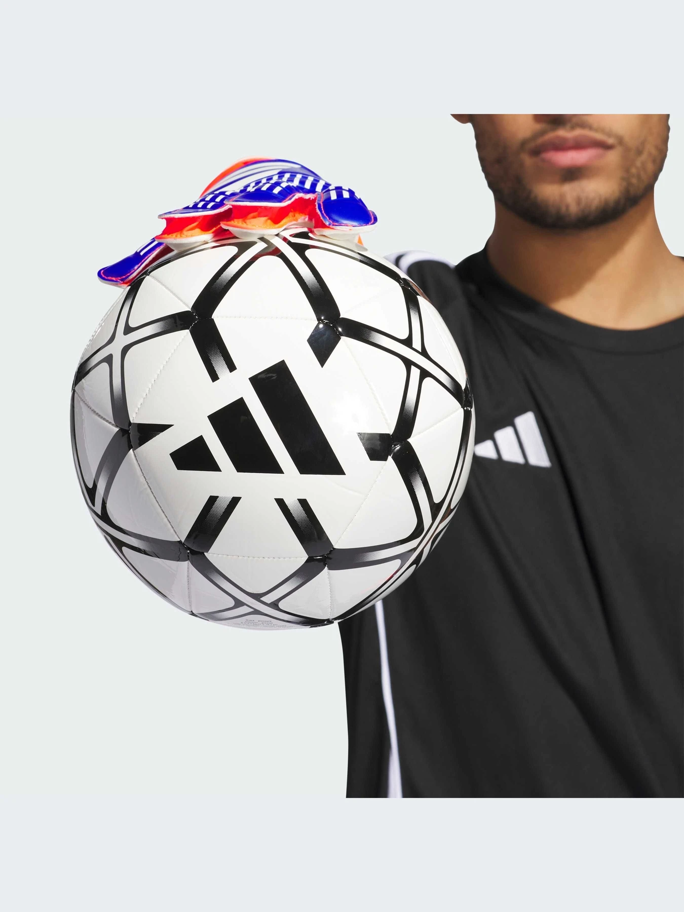 Перчатки для спорта Adidas Predator модель IX3870 Перчатки для спорта Adidas Predator модель IX3870 Фото