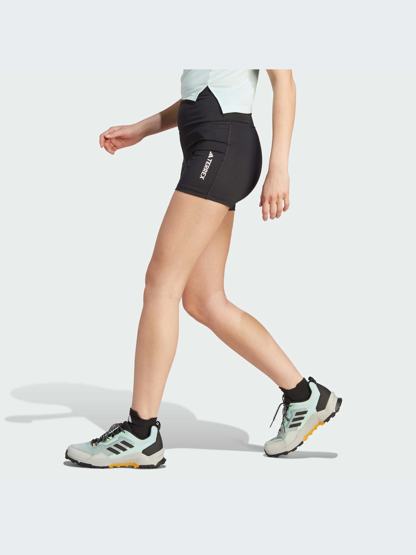 Шорты Adidas модель IB1892 Фото