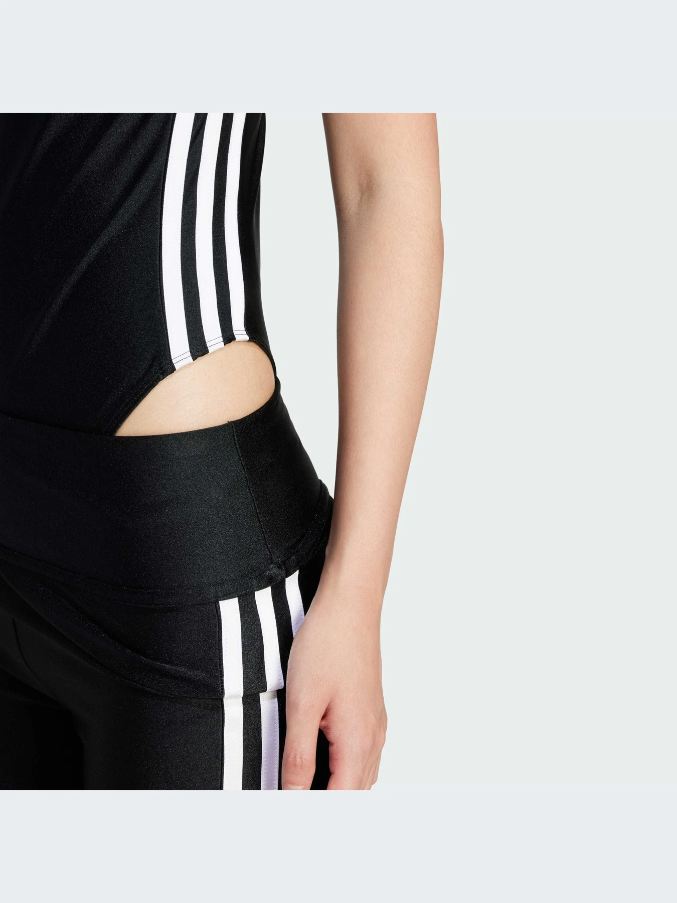 Боди и корсеты Adidas Adicolor модель IU2430 Боди и корсеты Adidas Adicolor модель IU2430 Фото