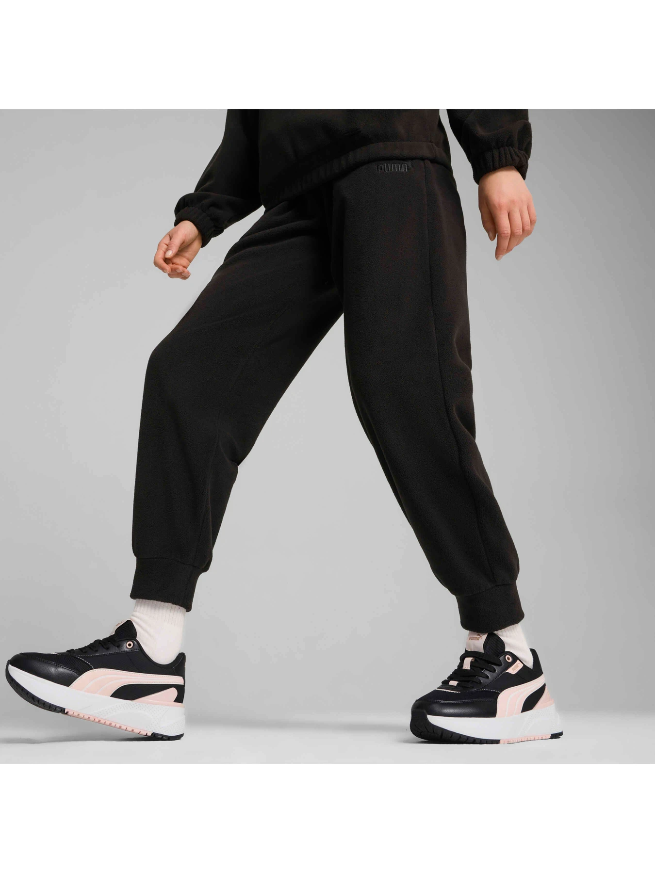 Брюки PUMA Ess Elevated Pants модель 681532 Фото
