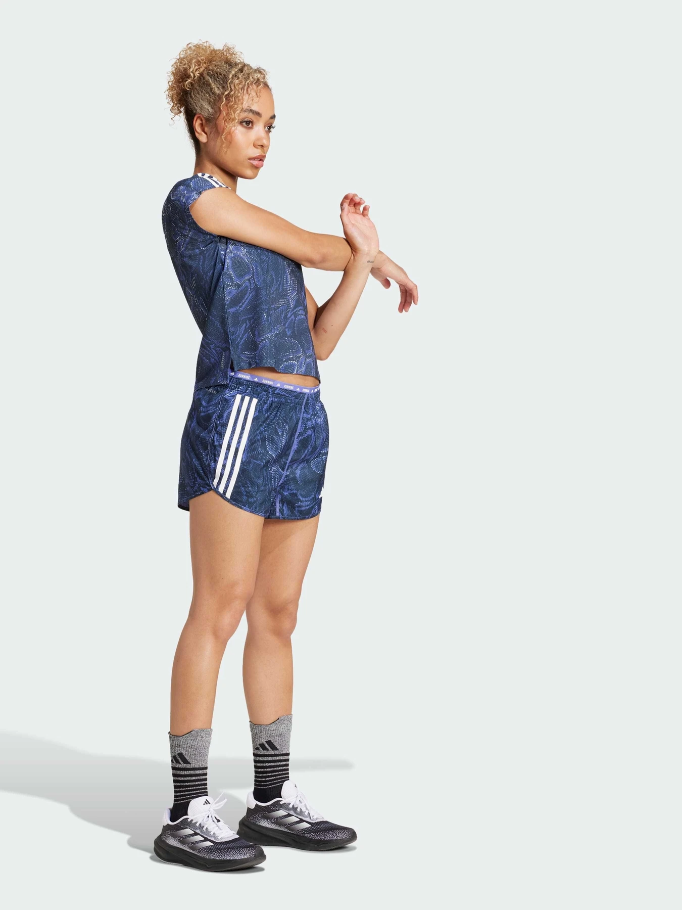 Шорты Adidas модель IV9988 Шорты Adidas модель IV9988 Фото
