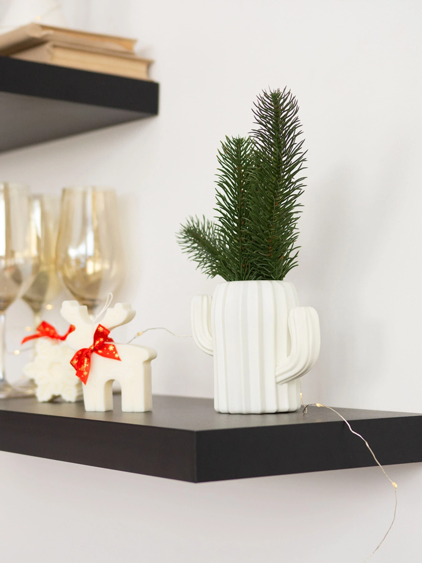 Ваза для цветов пластиковая белая MBM HOME модель DH-FLOWERS-02 WHITE Ваза для цветов пластиковая белая MBM HOME модель DH-FLOWERS-02 WHITE Фото