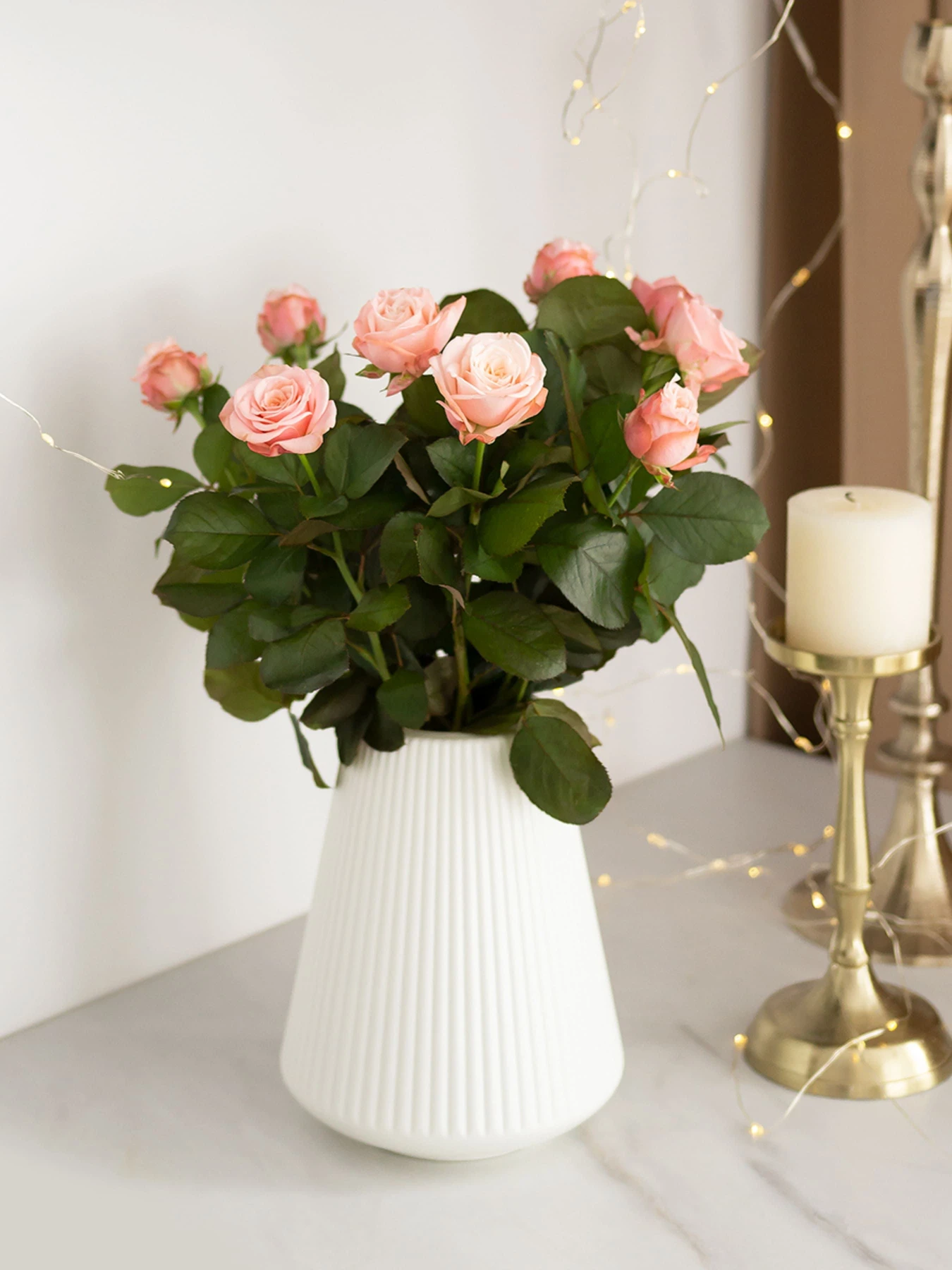 Ваза для цветов пластиковая белая MBM HOME модель DH-FLOWERS-04 WHITE Ваза для цветов пластиковая белая MBM HOME модель DH-FLOWERS-04 WHITE Фото