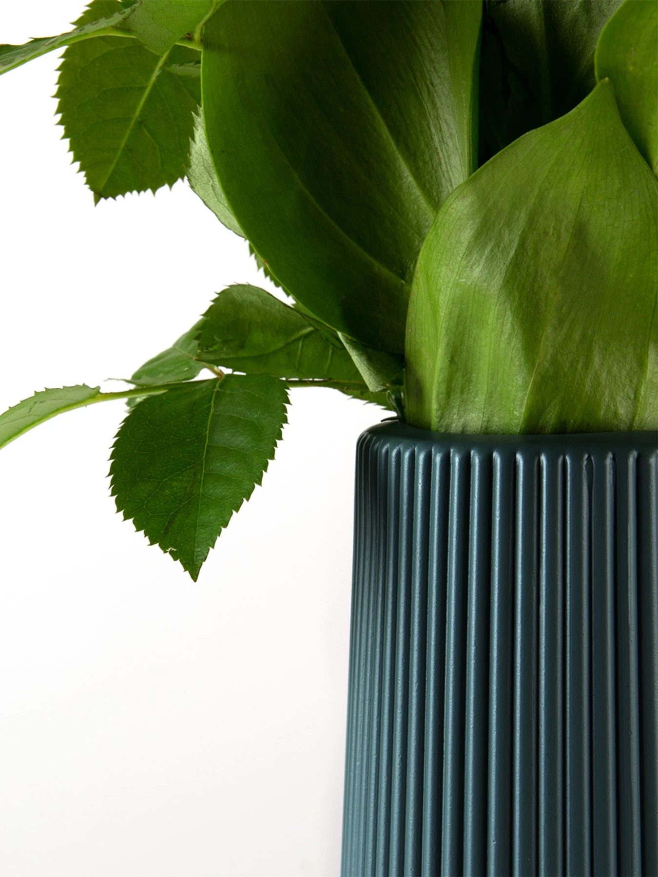 Ваза для цветов пластиковая синяя MBM HOME модель DH-FLOWERS-05 DARK BLUE Ваза для цветов пластиковая синяя MBM HOME модель DH-FLOWERS-05 DARK BLUE Фото
