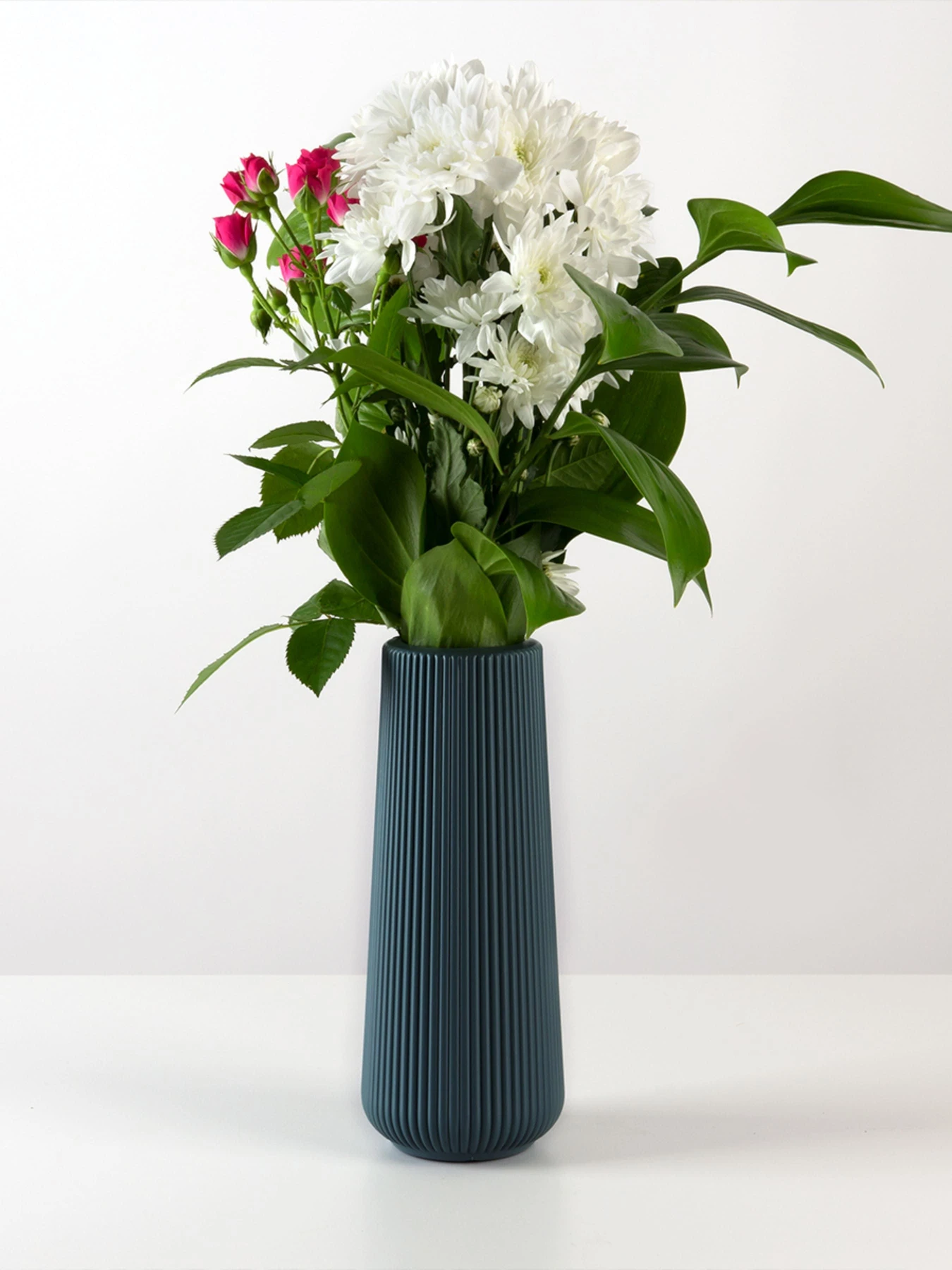 Ваза для цветов пластиковая синяя MBM HOME модель DH-FLOWERS-05 DARK BLUE Ваза для цветов пластиковая синяя MBM HOME модель DH-FLOWERS-05 DARK BLUE Фото