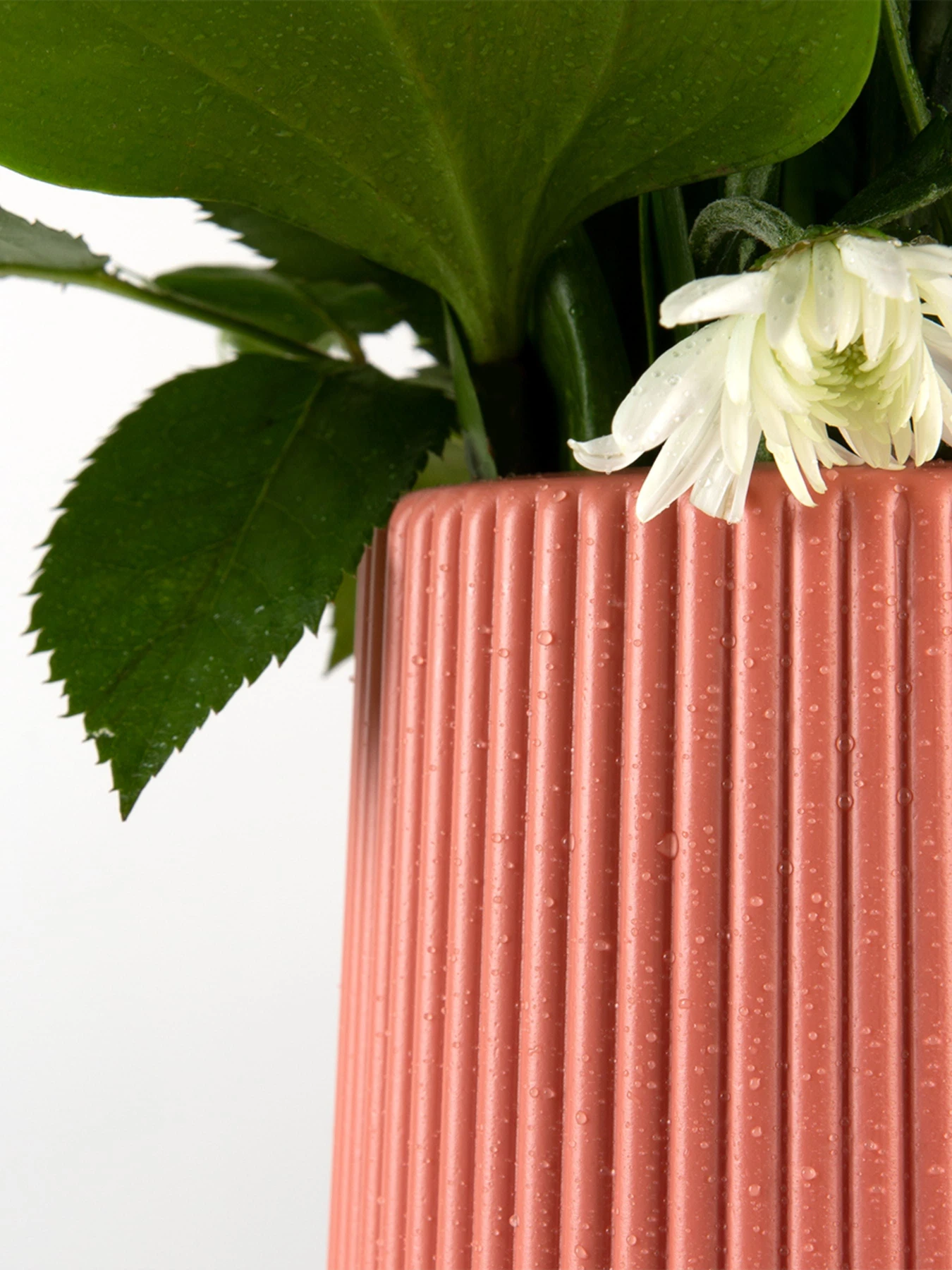 Ваза для цветов пластиковая коралловая MBM HOME модель DH-FLOWERS-05 CORAL Ваза для цветов пластиковая коралловая MBM HOME модель DH-FLOWERS-05 CORAL Фото