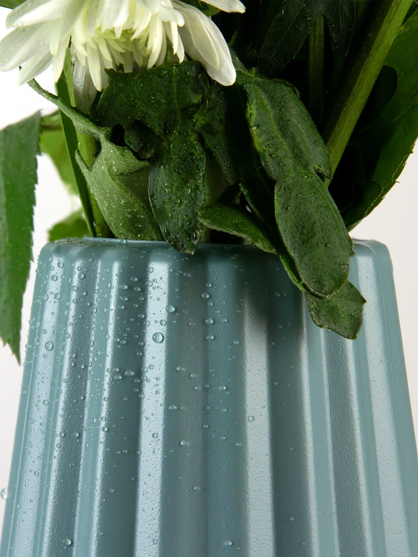 Ваза для цветов пластиковая голубая MBM HOME модель DH-FLOWERS-06 BLUE Ваза для цветов пластиковая голубая MBM HOME модель DH-FLOWERS-06 BLUE Фото