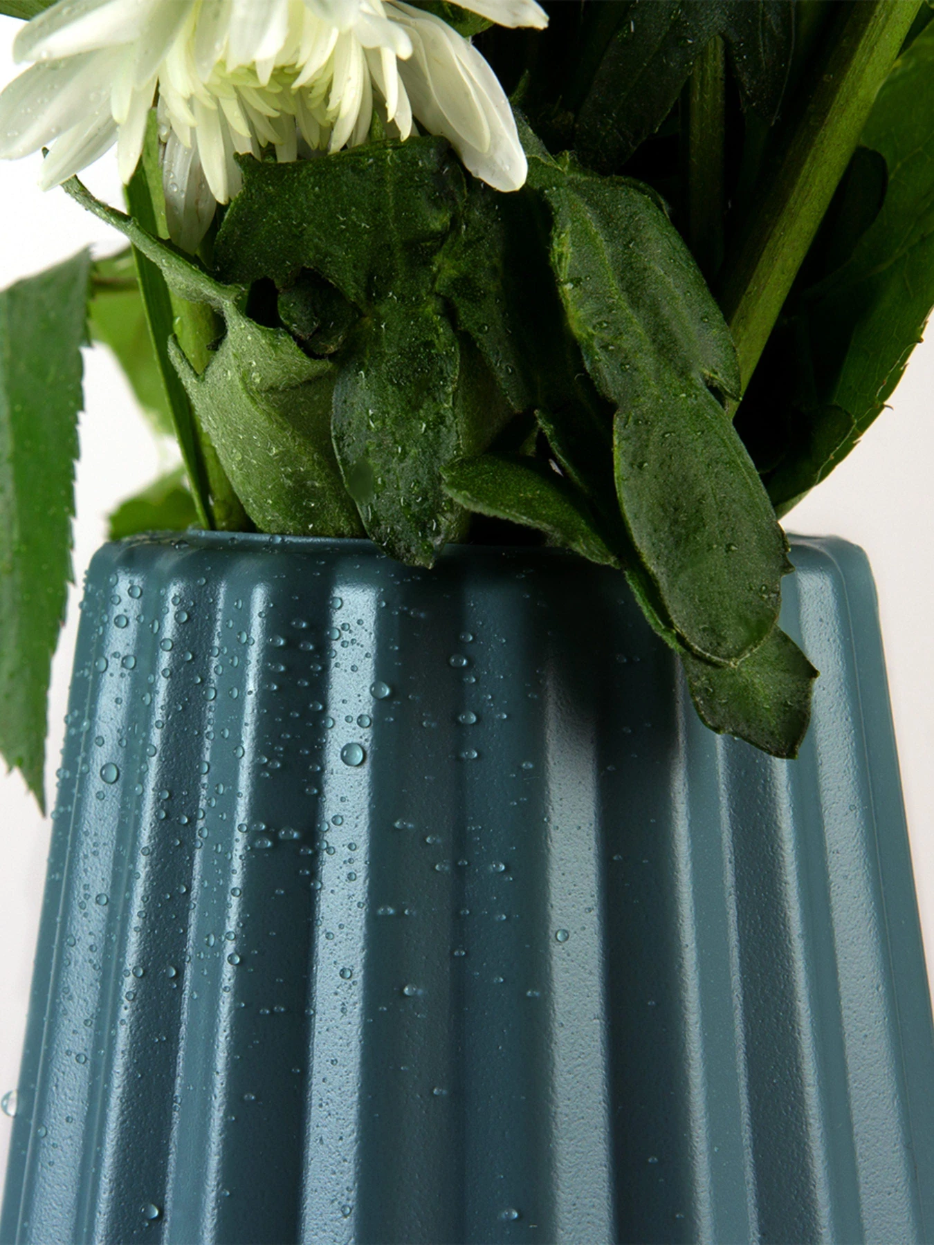 Ваза для квітів пластикова синя MBM HOME модель DH-FLOWERS-06 DARK BLUE Ваза для квітів пластикова синя MBM HOME модель DH-FLOWERS-06 DARK BLUE Фото