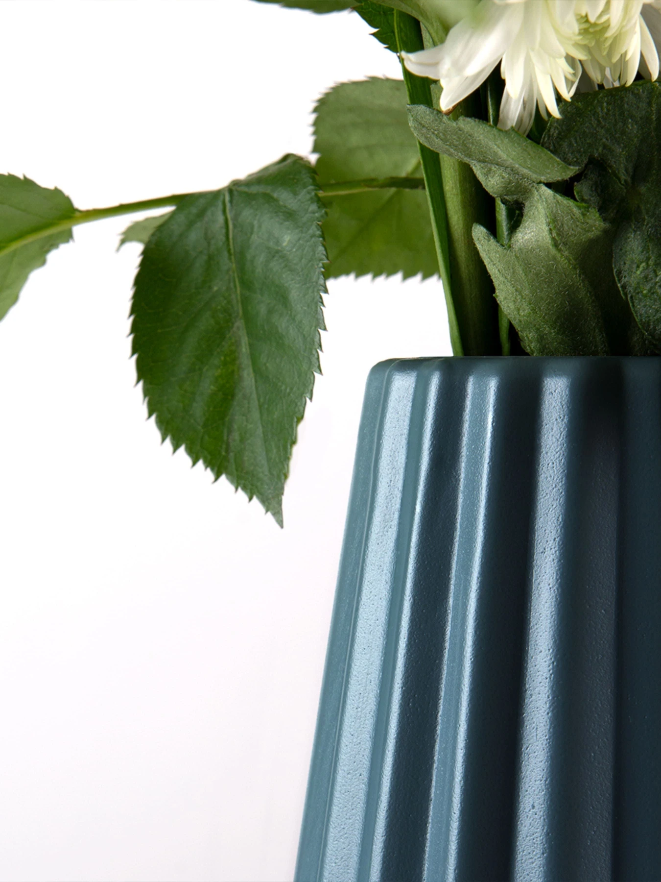 Ваза для квітів пластикова синя MBM HOME модель DH-FLOWERS-06 DARK BLUE Ваза для квітів пластикова синя MBM HOME модель DH-FLOWERS-06 DARK BLUE Фото