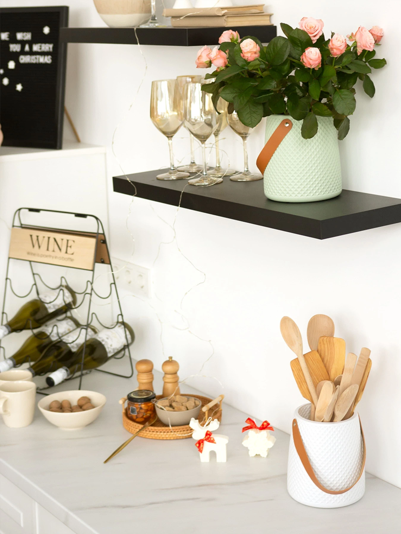 Ваза для цветов с ручкой пластиковая оливковая MBM HOME модель DH-FLOWERS-10 OLIVE Ваза для цветов с ручкой пластиковая оливковая MBM HOME модель DH-FLOWERS-10 OLIVE Фото