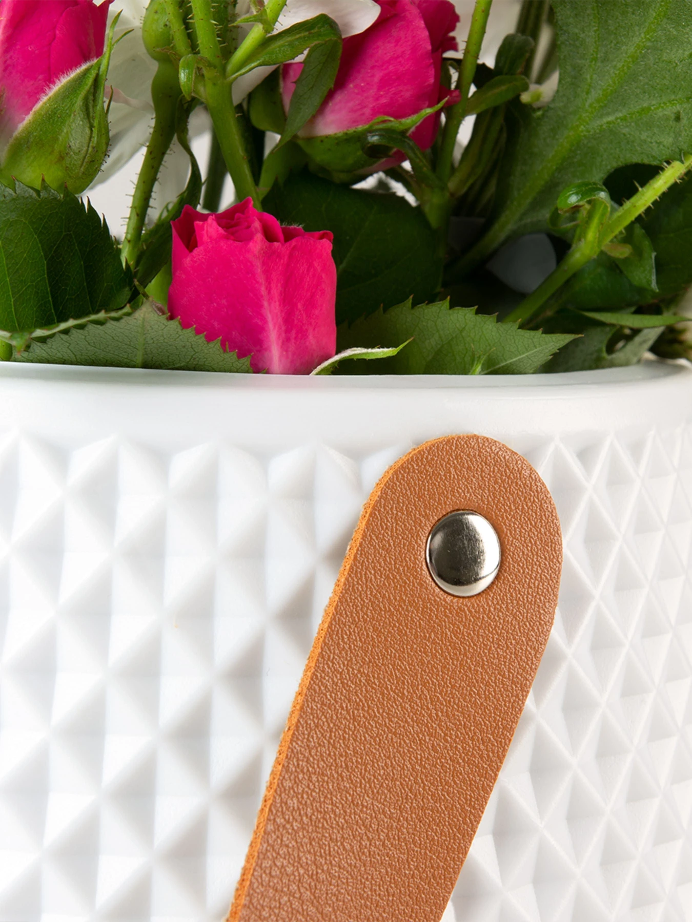 Ваза для цветов с ручкой пластиковая белая MBM HOME модель DH-FLOWERS-10 WHITE Ваза для цветов с ручкой пластиковая белая MBM HOME модель DH-FLOWERS-10 WHITE Фото
