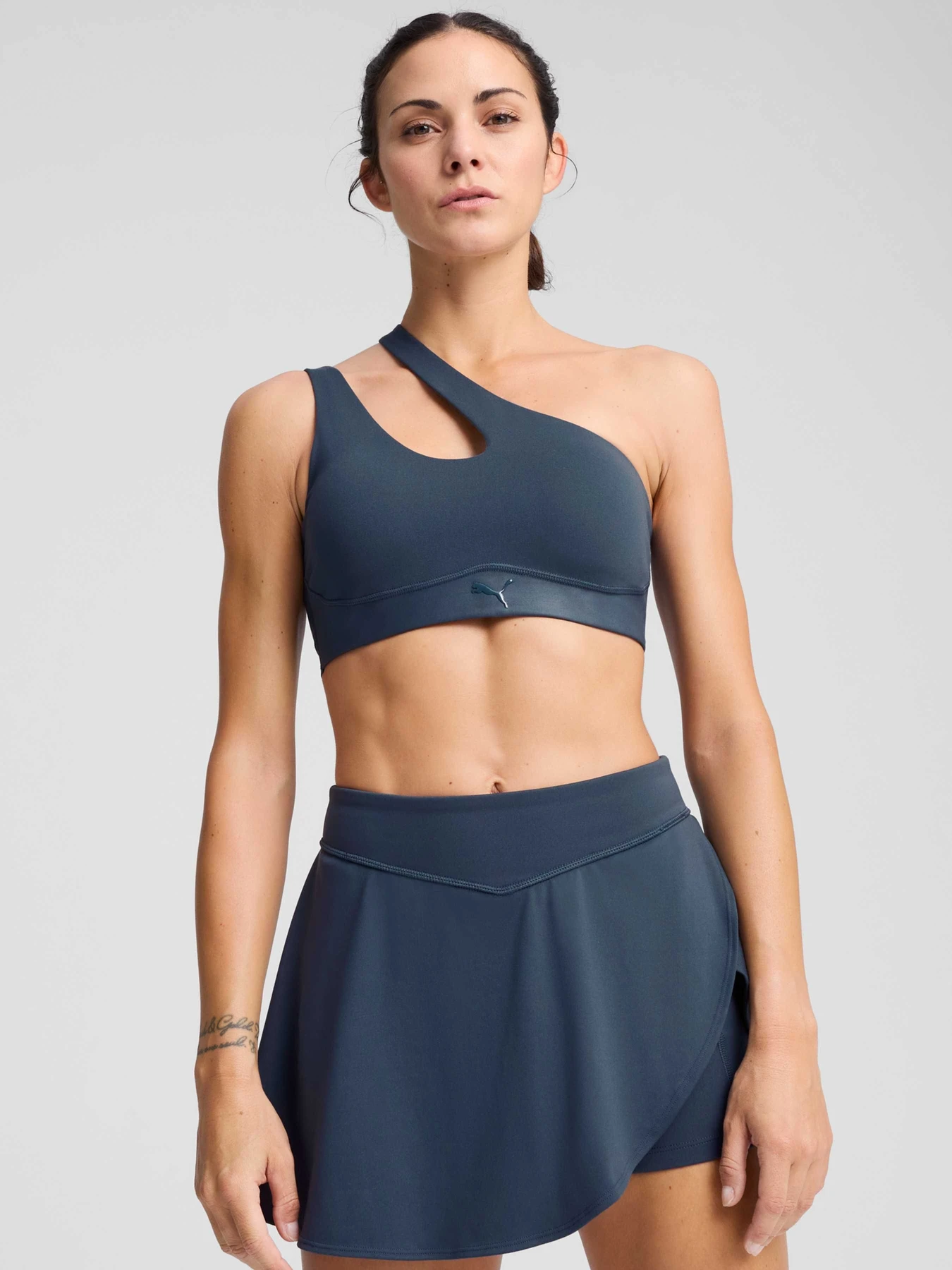 Футболки і поло PUMA Asymmetric Bra модель 526816 Футболки і поло PUMA Asymmetric Bra модель 526816 Фото