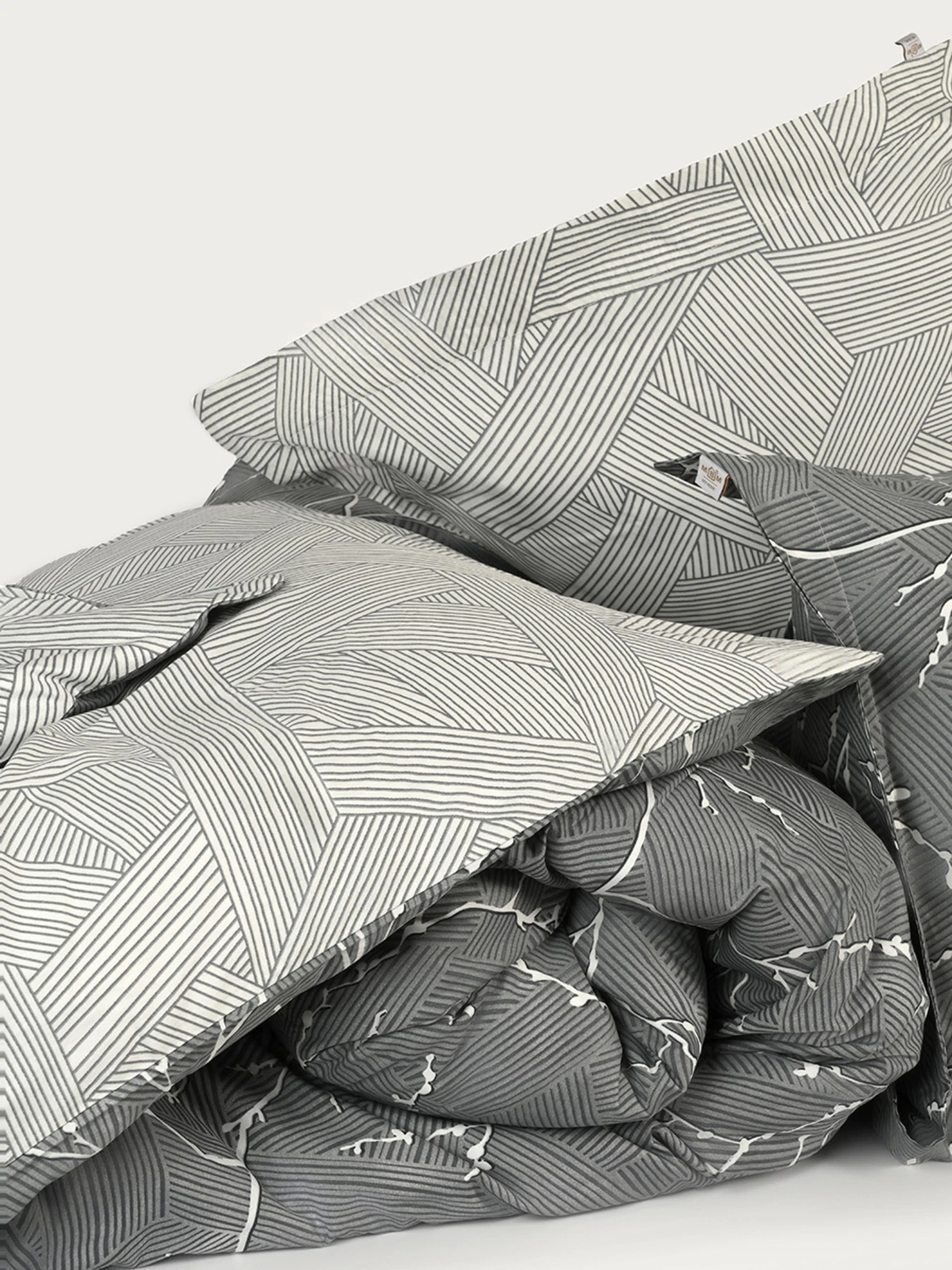 Наволочка "Петрикор" світло-сіра з натурального сатину MBM HOME модель BL-P-09 GRAY/PRINT Наволочка "Петрикор" світло-сіра з натурального сатину MBM HOME модель BL-P-09 GRAY/PRINT Фото