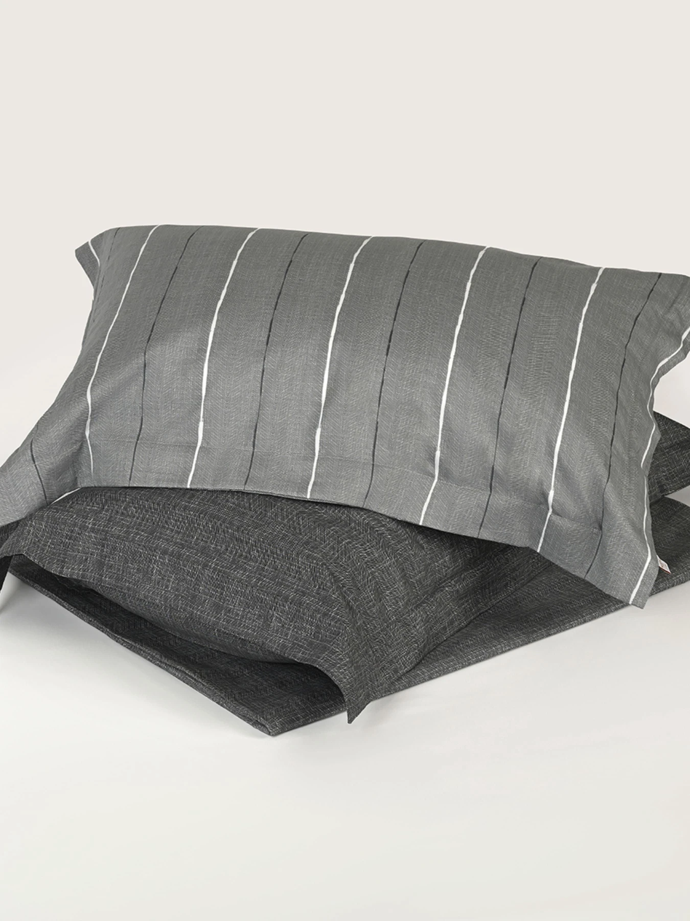 Наволочка "Сутінки" у смужку з натурального сатину MBM HOME модель BL-P-06 GRAY/PRINT Фото