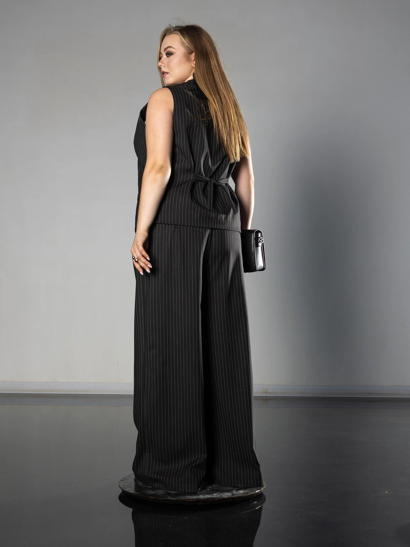 Брюки Jadone Fashion модель ernest_chornyy Брюки Jadone Fashion модель ernest_chornyy Фото
