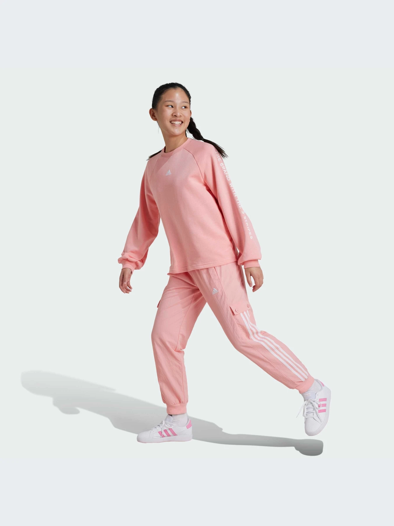 Брюки Adidas модель IV7047 Брюки Adidas модель IV7047 Фото