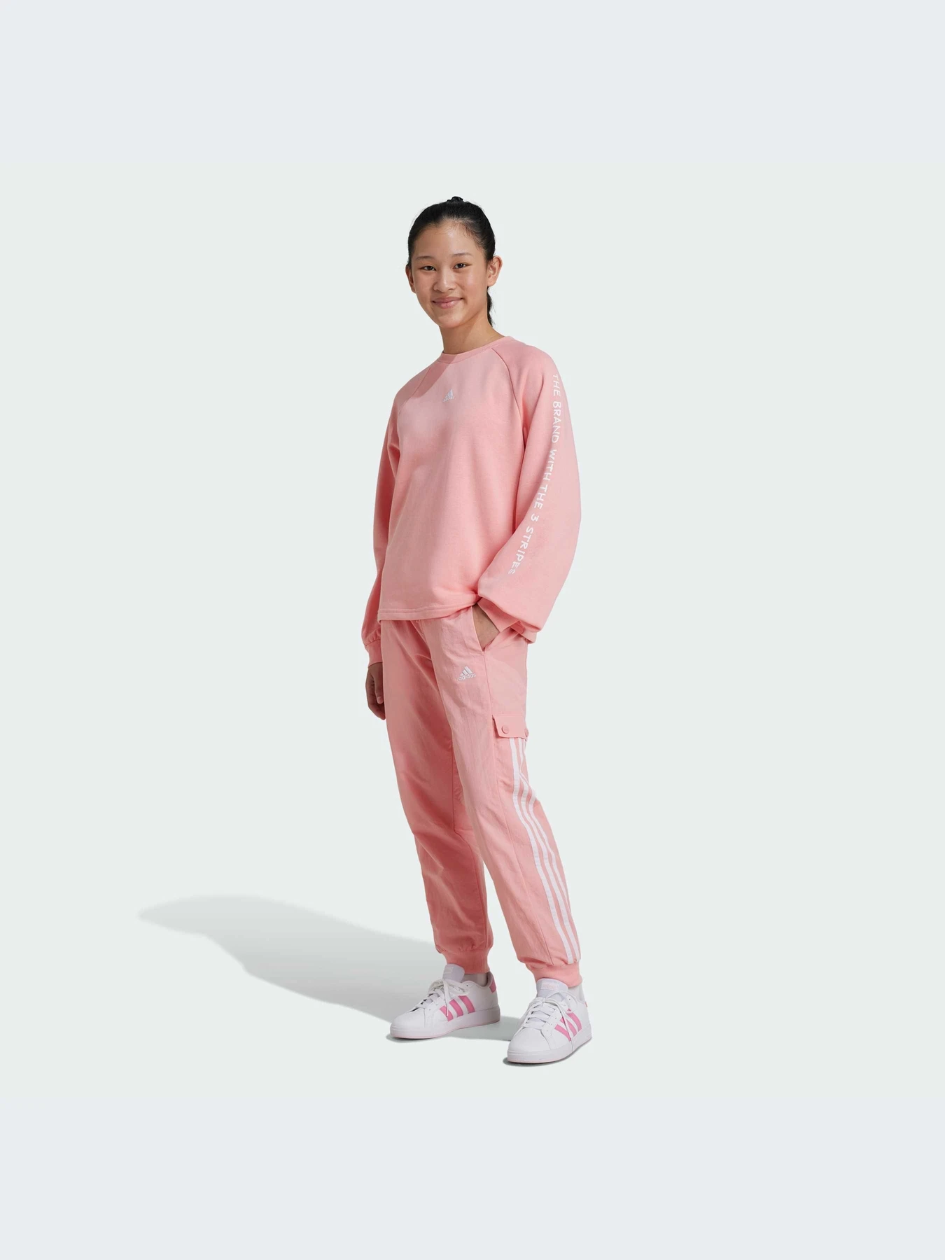 Брюки Adidas модель IV7047 Брюки Adidas модель IV7047 Фото