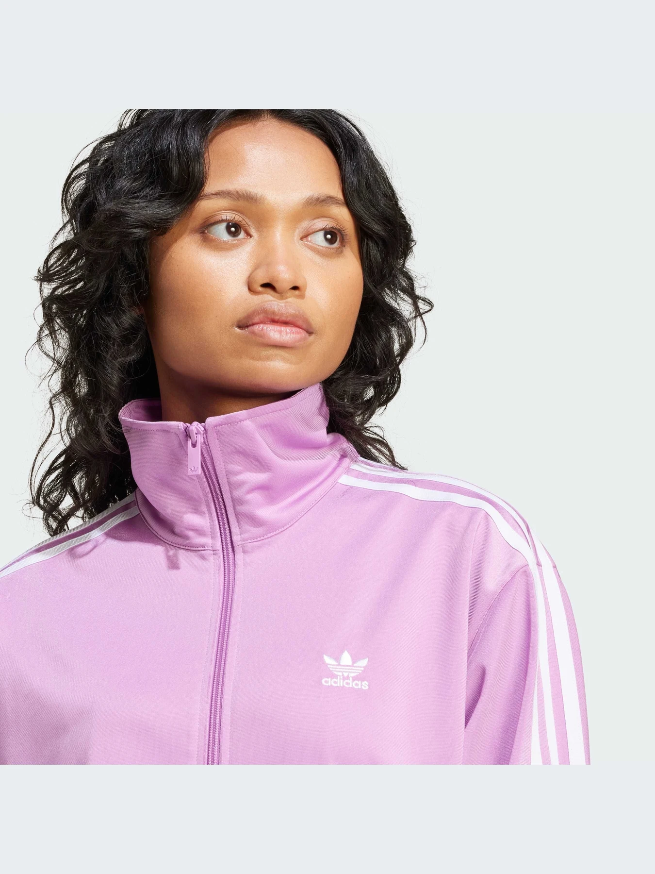 Худи и свитшоты Adidas модель IY4741 Худи и свитшоты Adidas модель IY4741 Фото