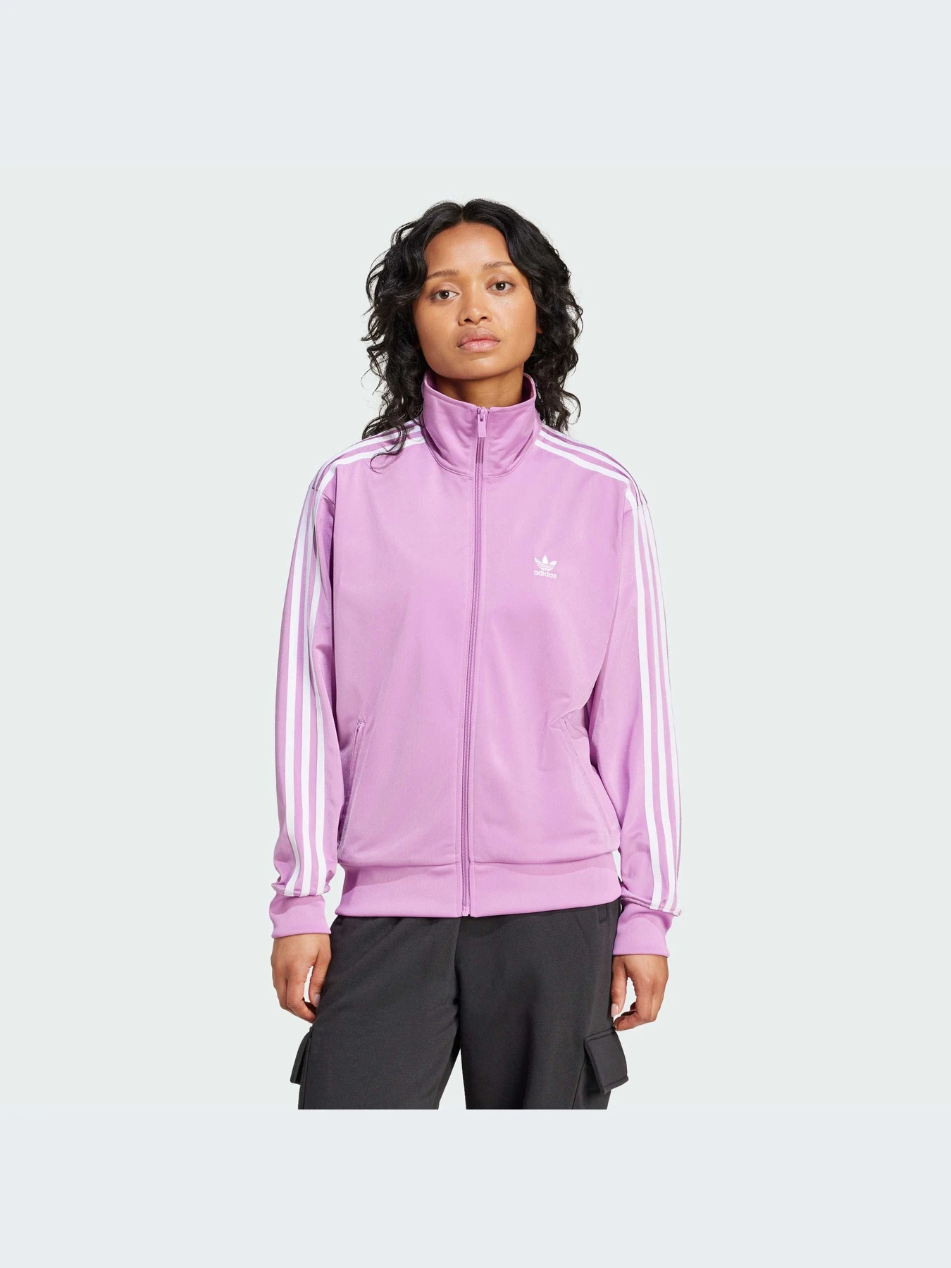 Худи и свитшоты Adidas модель IY4741 Худи и свитшоты Adidas модель IY4741 Фото