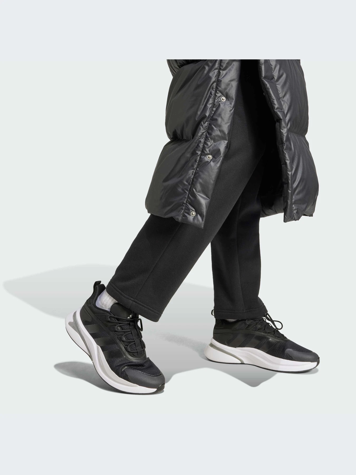 Куртки и дубленки Adidas модель IV9770 Куртки и дубленки Adidas модель IV9770 Фото