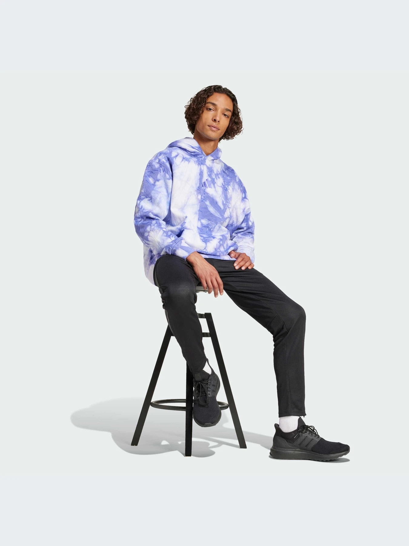 Худи и свитшоты Adidas модель IY6591 Худи и свитшоты Adidas модель IY6591 Фото