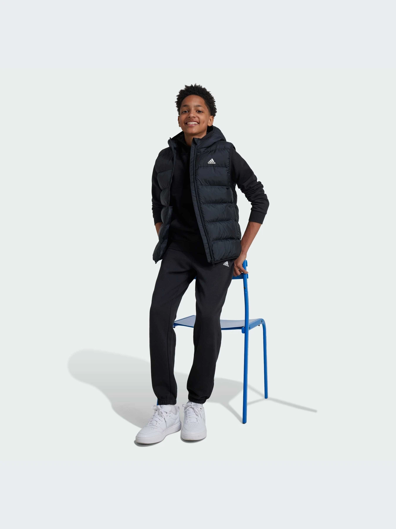 Куртки и дубленки Adidas модель IW0544 Фото