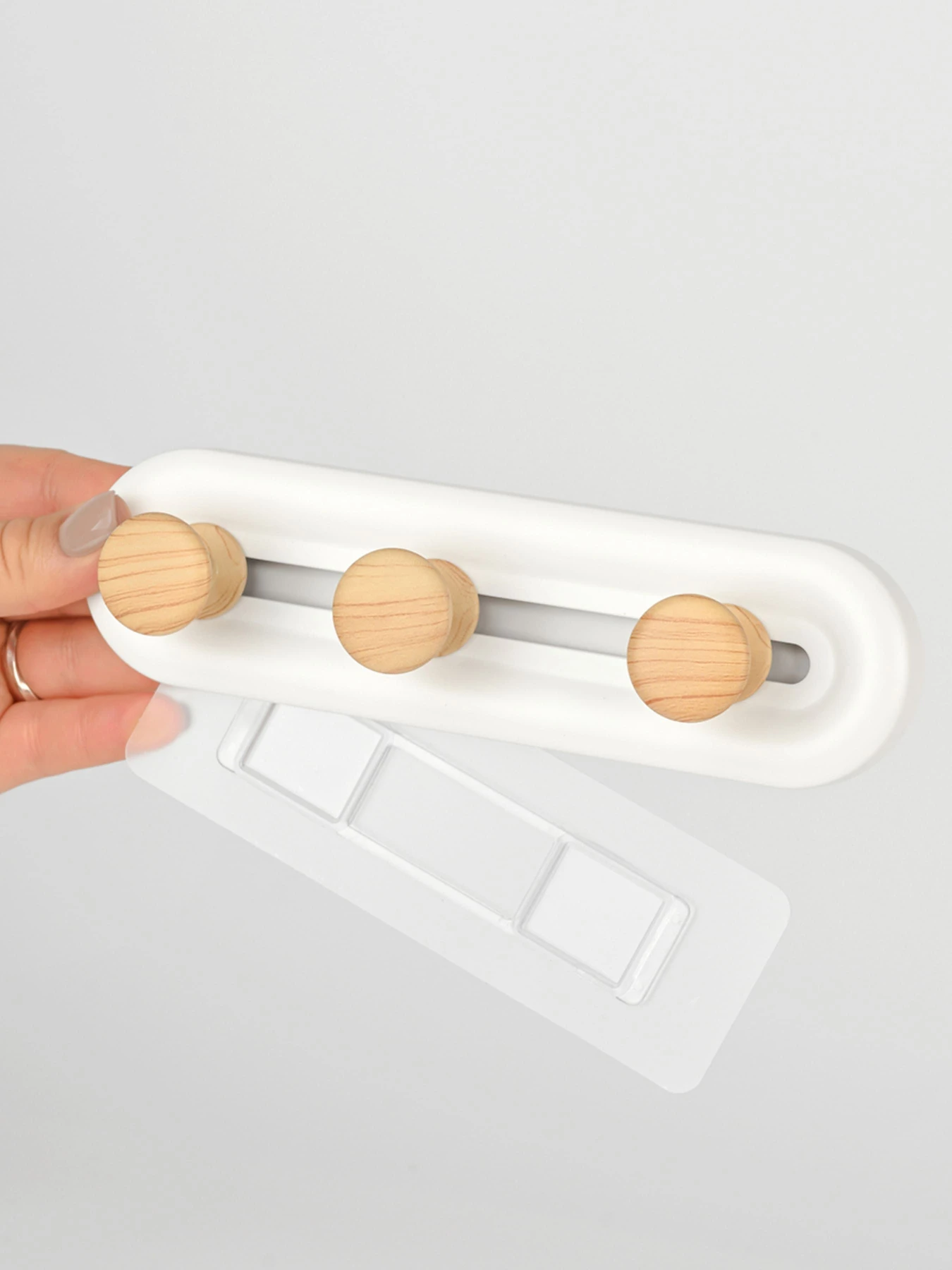 Вешалка на 3 крючка белая/дерево MBM HOME модель HP-01/3 WHITE/WOOD Вешалка на 3 крючка белая/дерево MBM HOME модель HP-01/3 WHITE/WOOD Фото