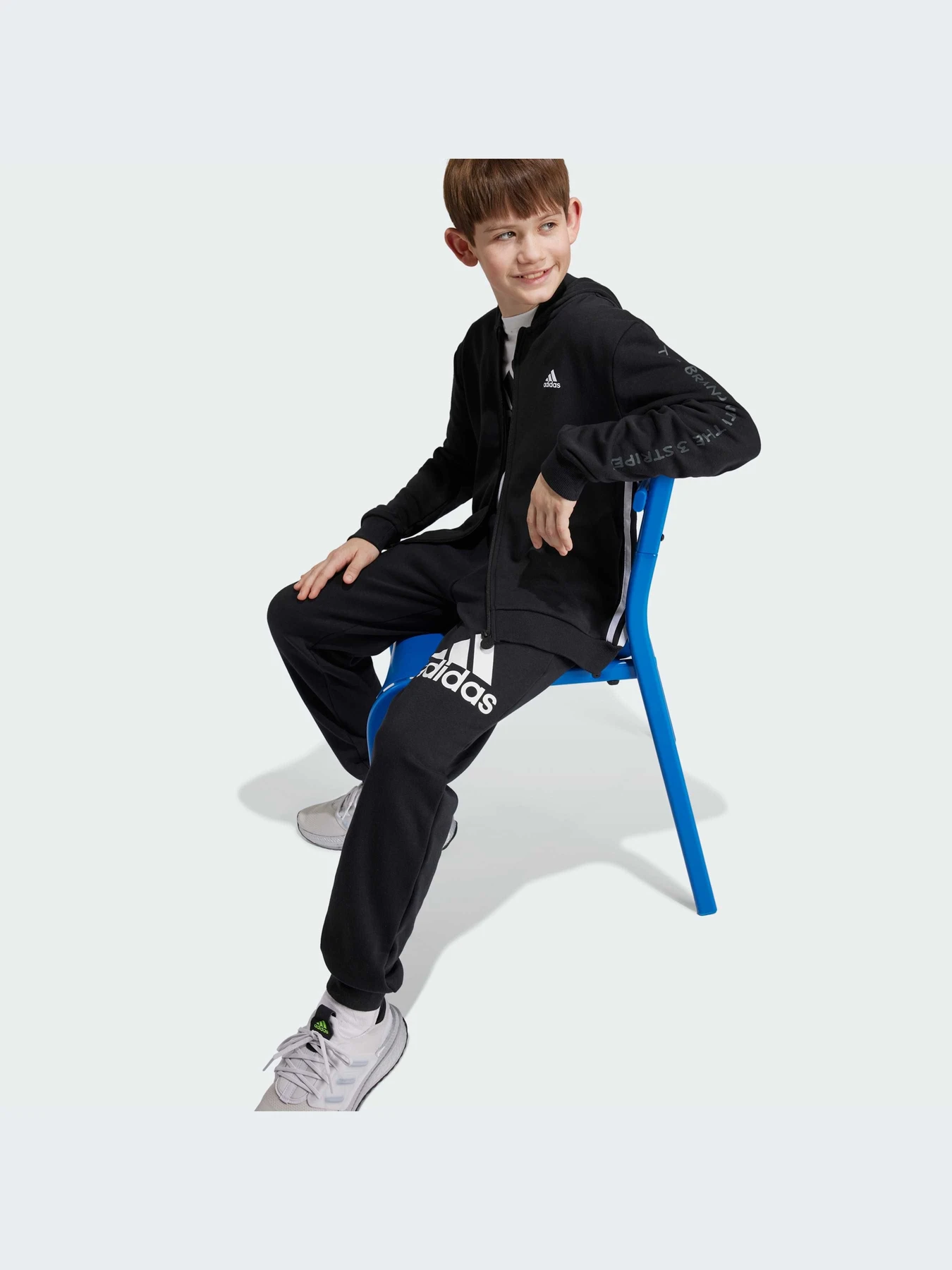 Худи и свитшоты Adidas модель IV9452 Худи и свитшоты Adidas модель IV9452 Фото