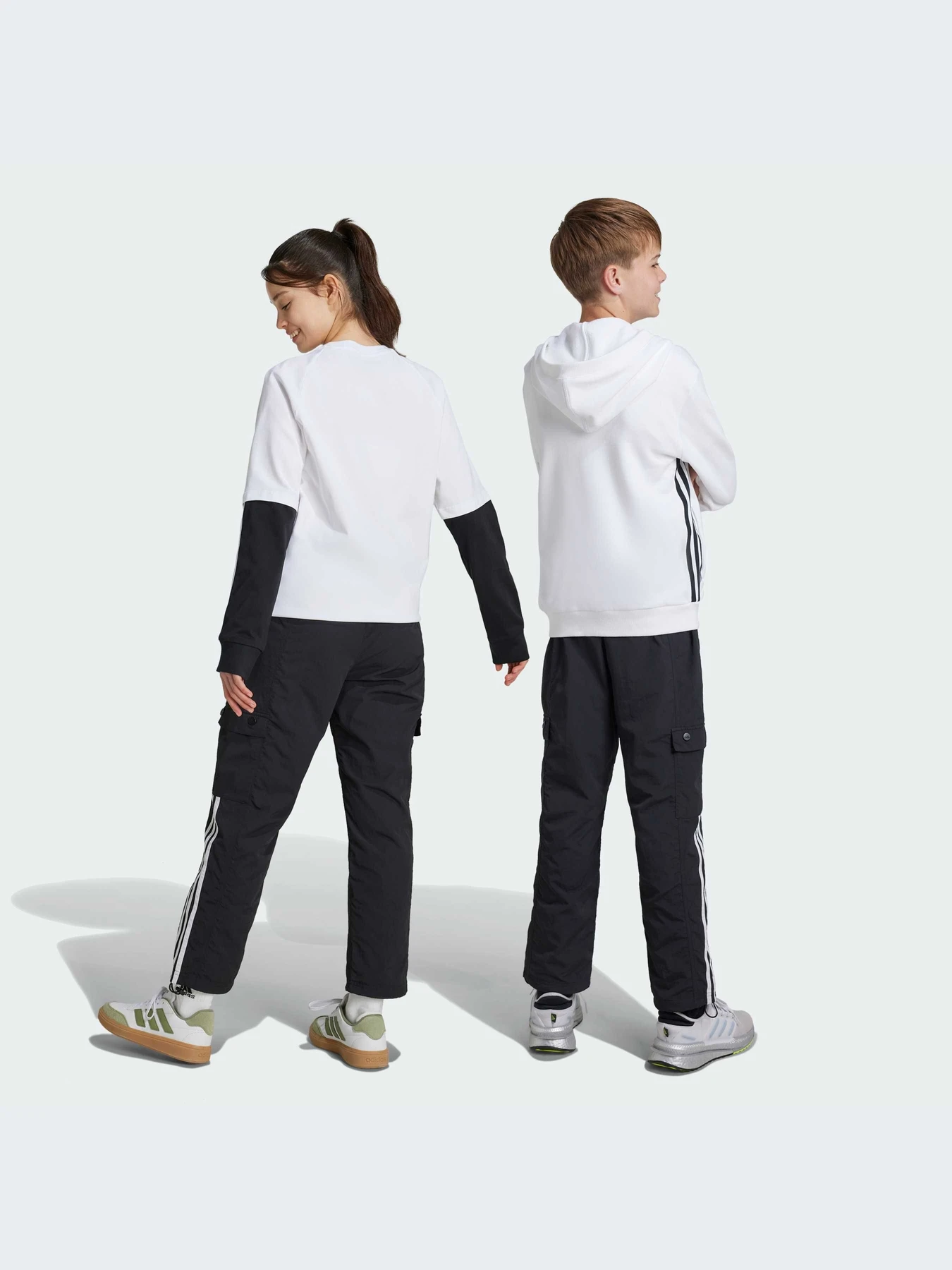 Брюки Adidas модель IV9455 Брюки Adidas модель IV9455 Фото