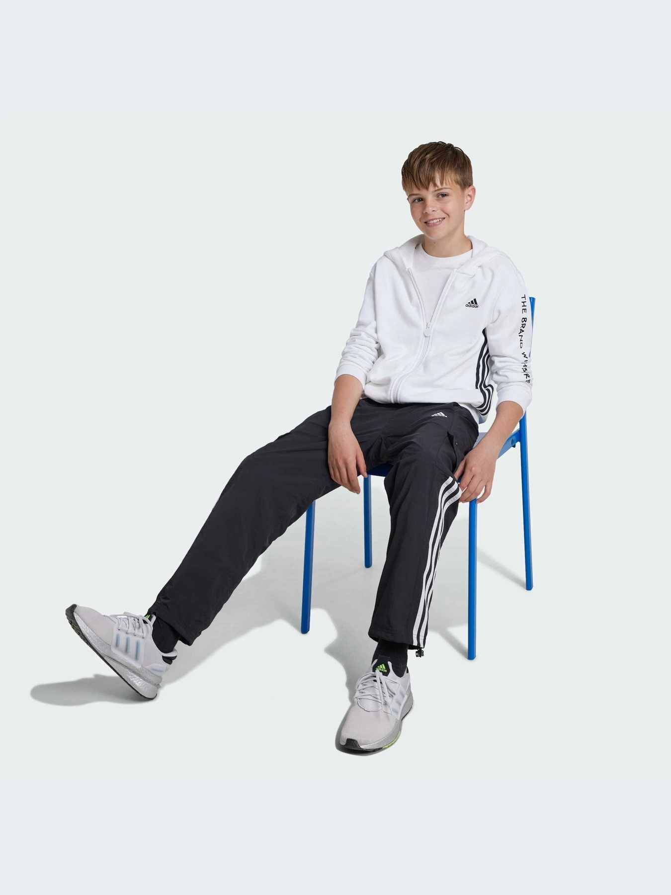Брюки Adidas модель IV9455 Брюки Adidas модель IV9455 Фото