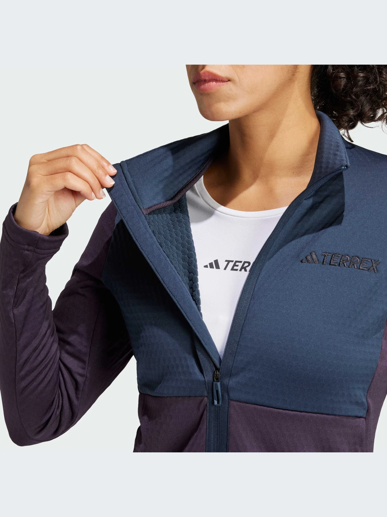 Худи и свитшоты Adidas модель IW4206 Худи и свитшоты Adidas модель IW4206 Фото